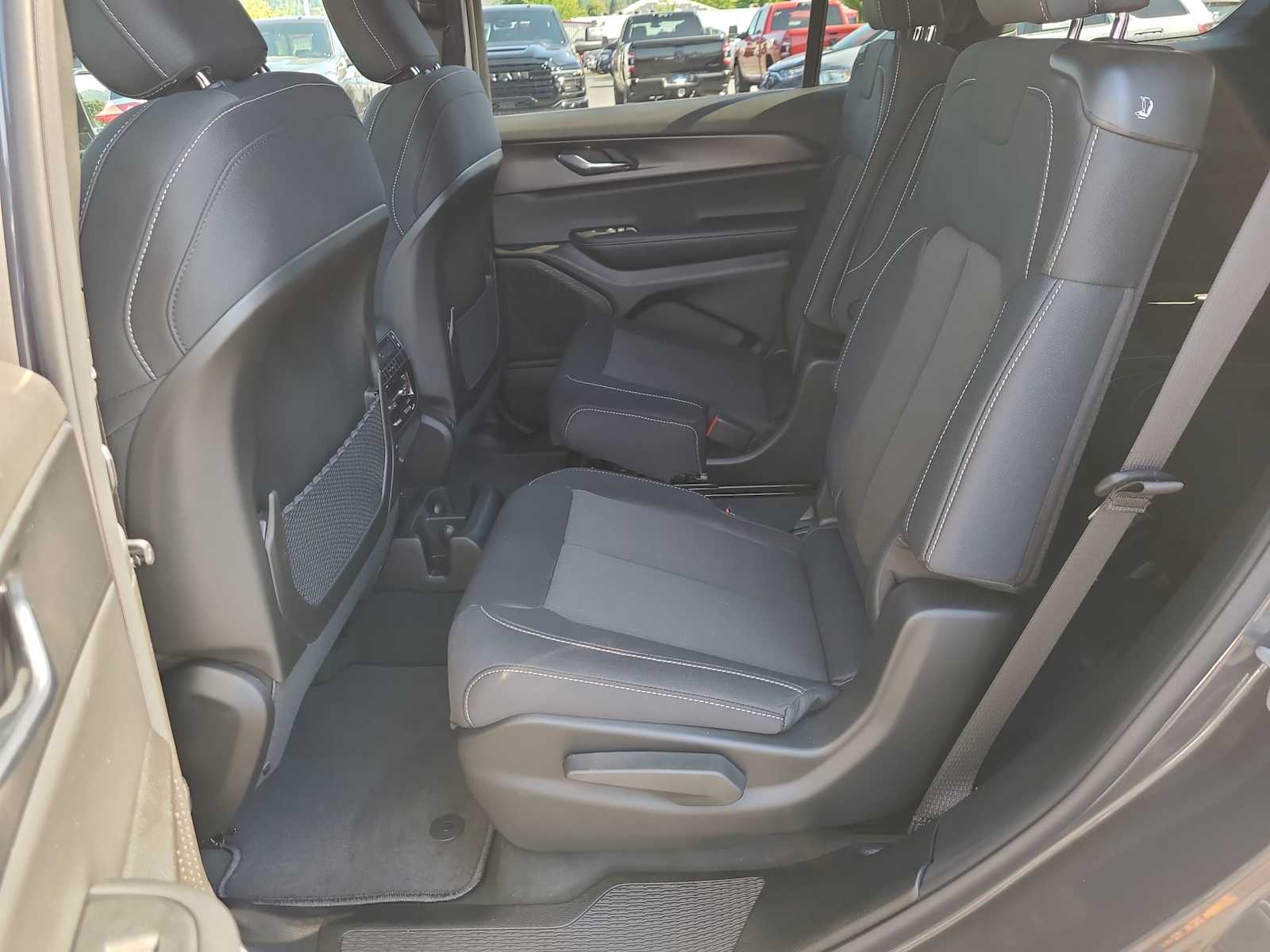 Thumbnail: 2025 Jeep Grand Cherokee - 21