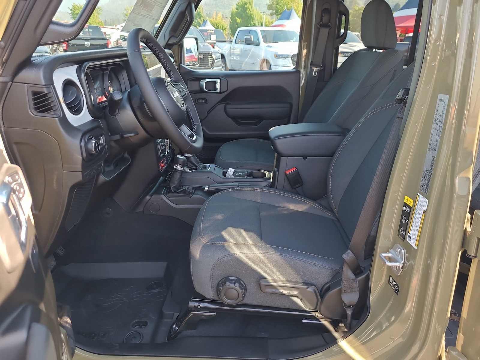 Thumbnail: 2025 Jeep Gladiator - 19