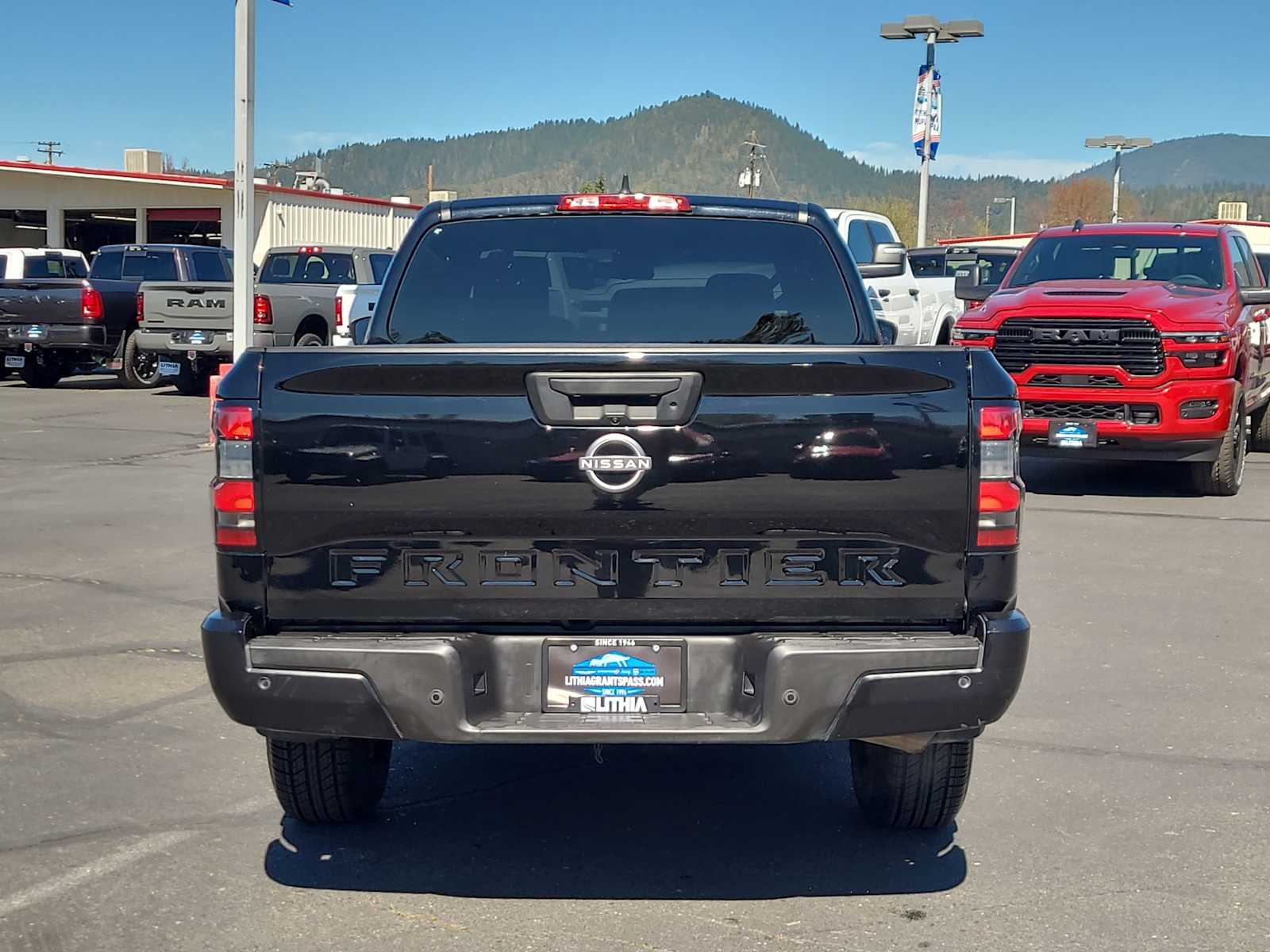 Thumbnail: 2022 Nissan Frontier - 13