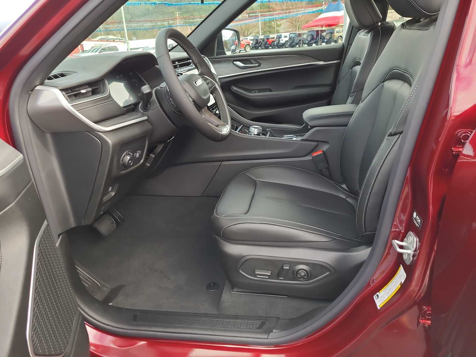 Thumbnail: 2025 Jeep Grand Cherokee - 19