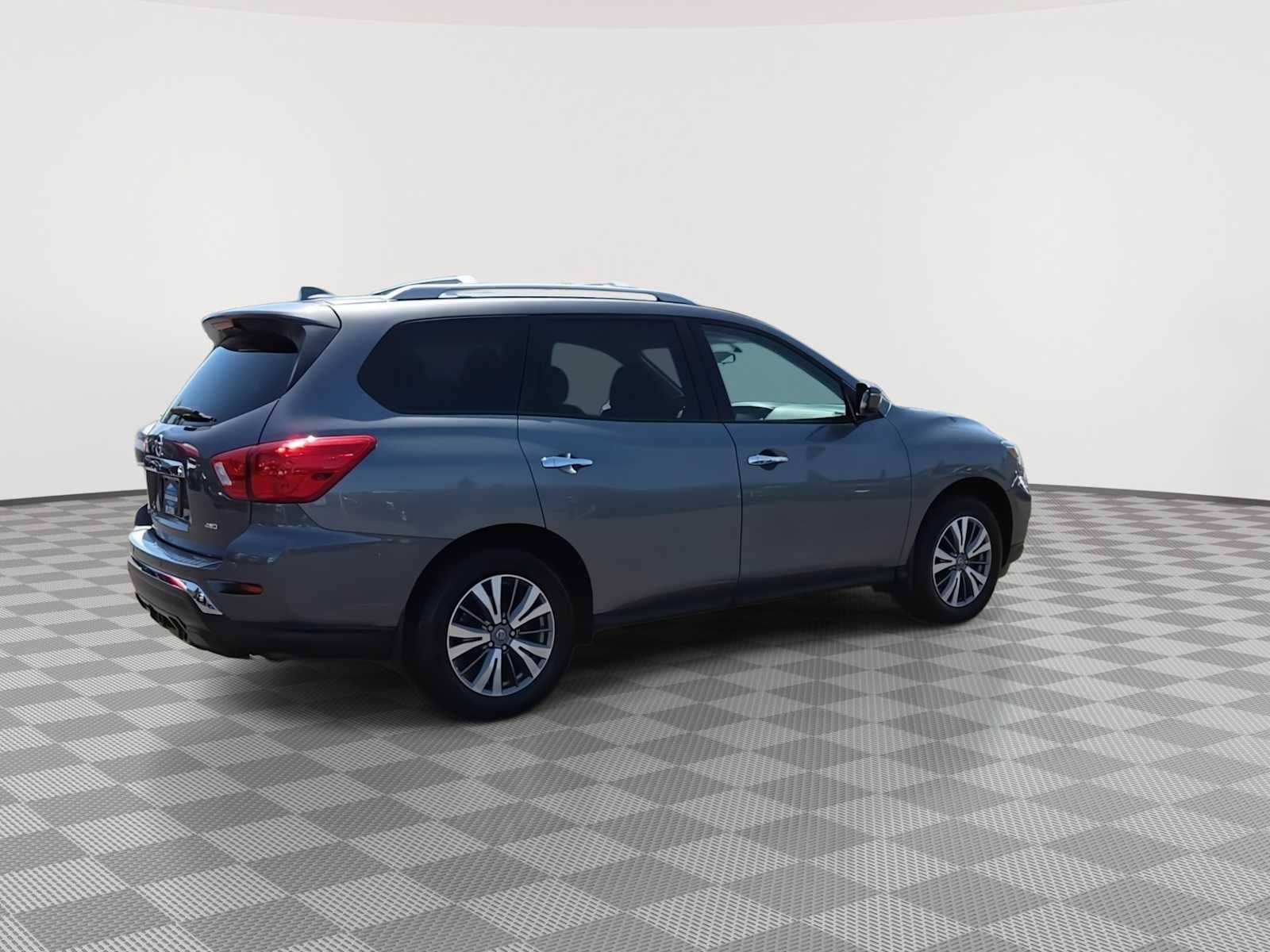 Thumbnail: 2020 Nissan Pathfinder - 8
