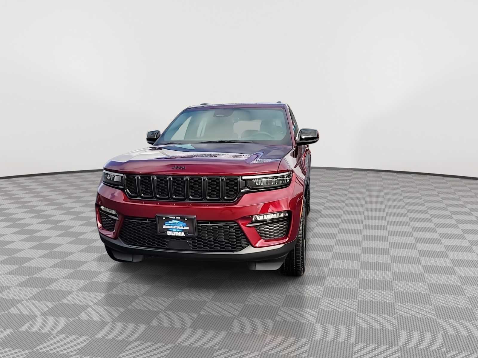 2025 Jeep Grand Cherokee Limited photo 3