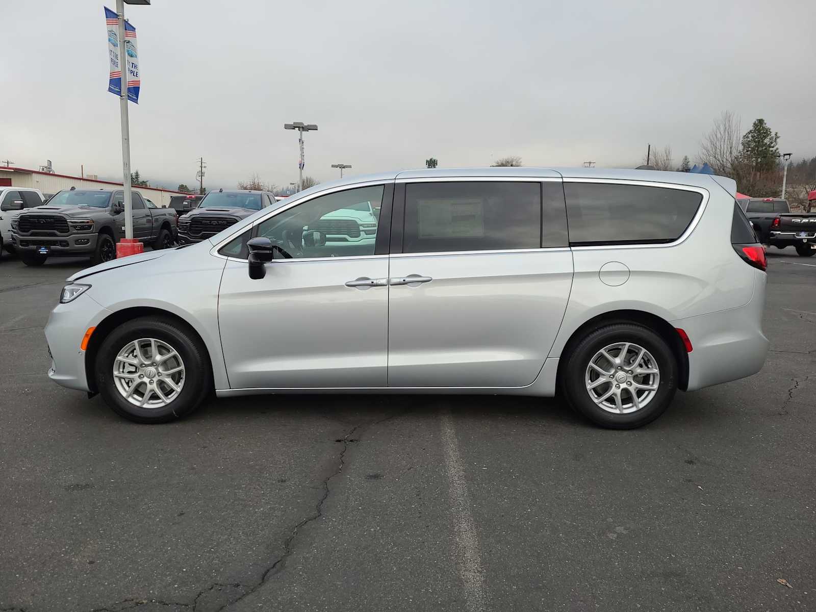 Thumbnail: 2026 Chrysler Pacifica - 11