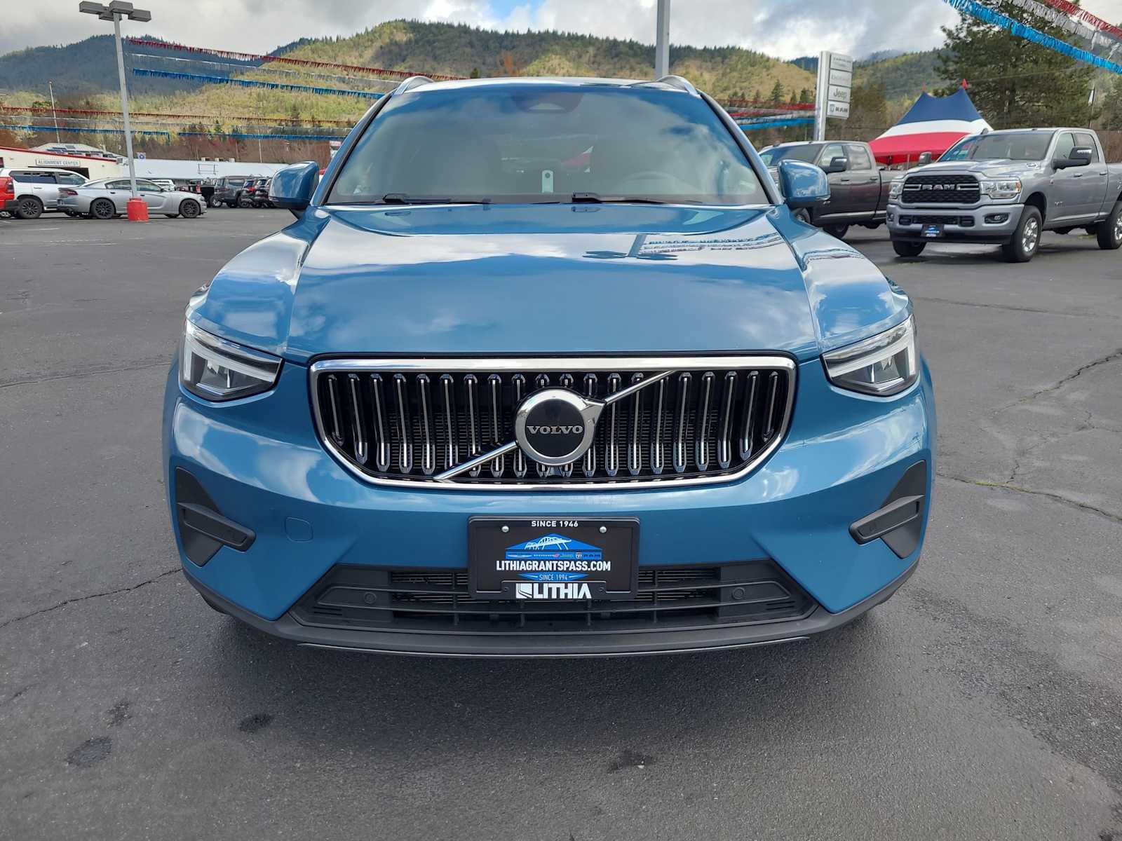Thumbnail: 2024 Volvo XC40 - 14