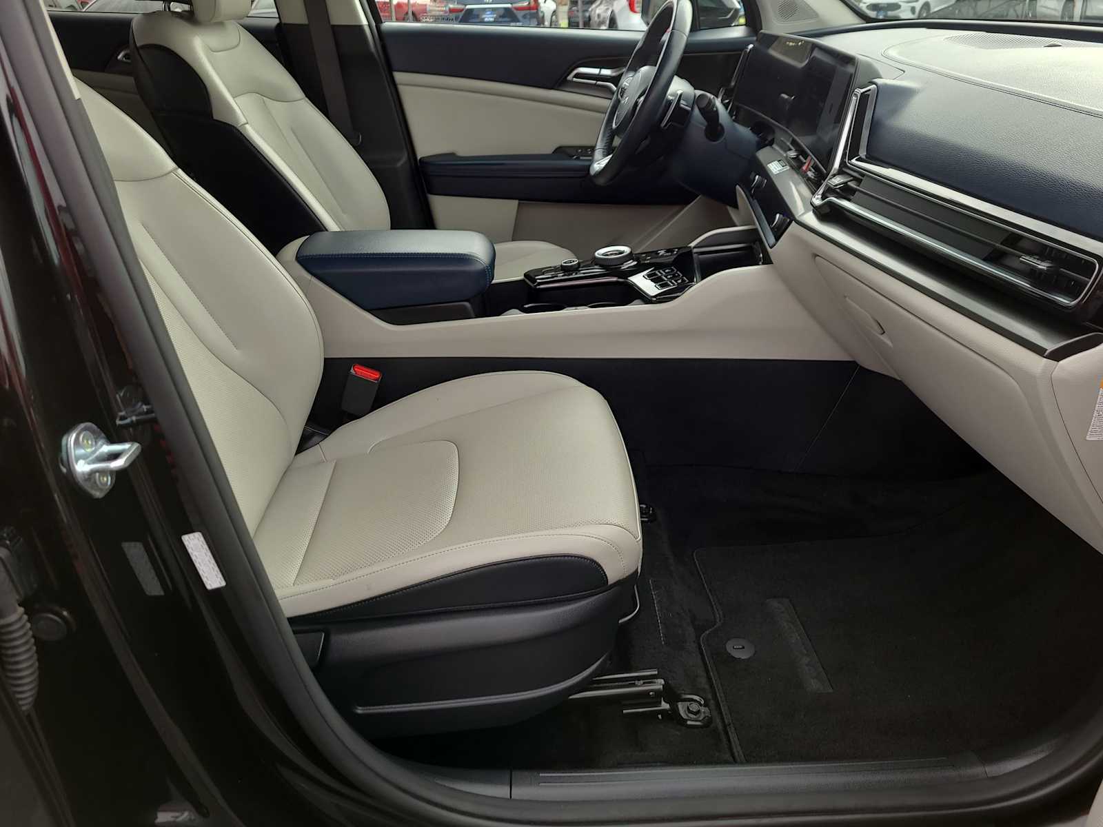 Thumbnail: 2023 Kia Sportage - 22