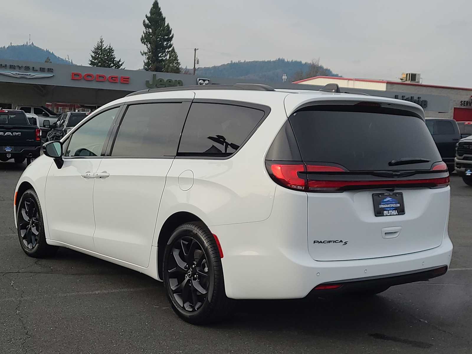 Thumbnail: 2026 Chrysler Pacifica - 12