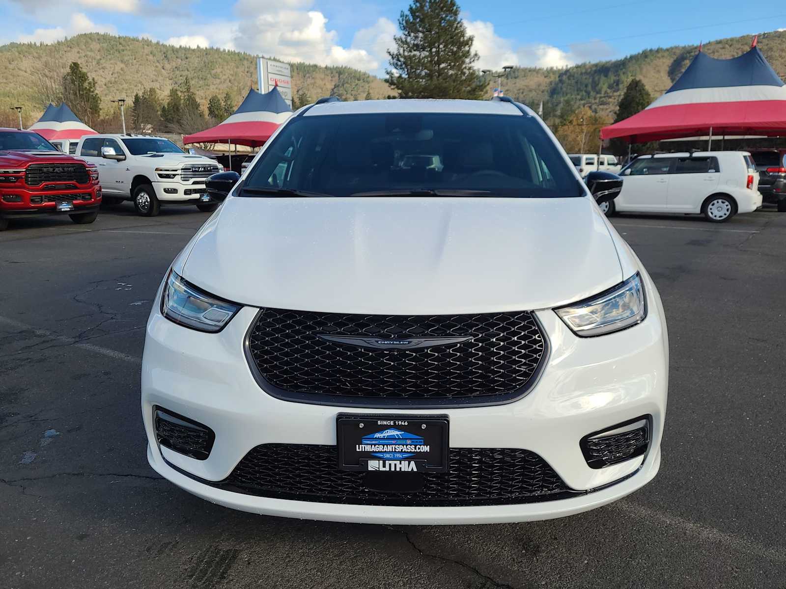 Thumbnail: 2026 Chrysler Pacifica - 14