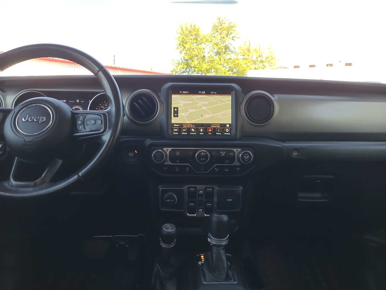 Thumbnail: 2021 Jeep Gladiator - 18
