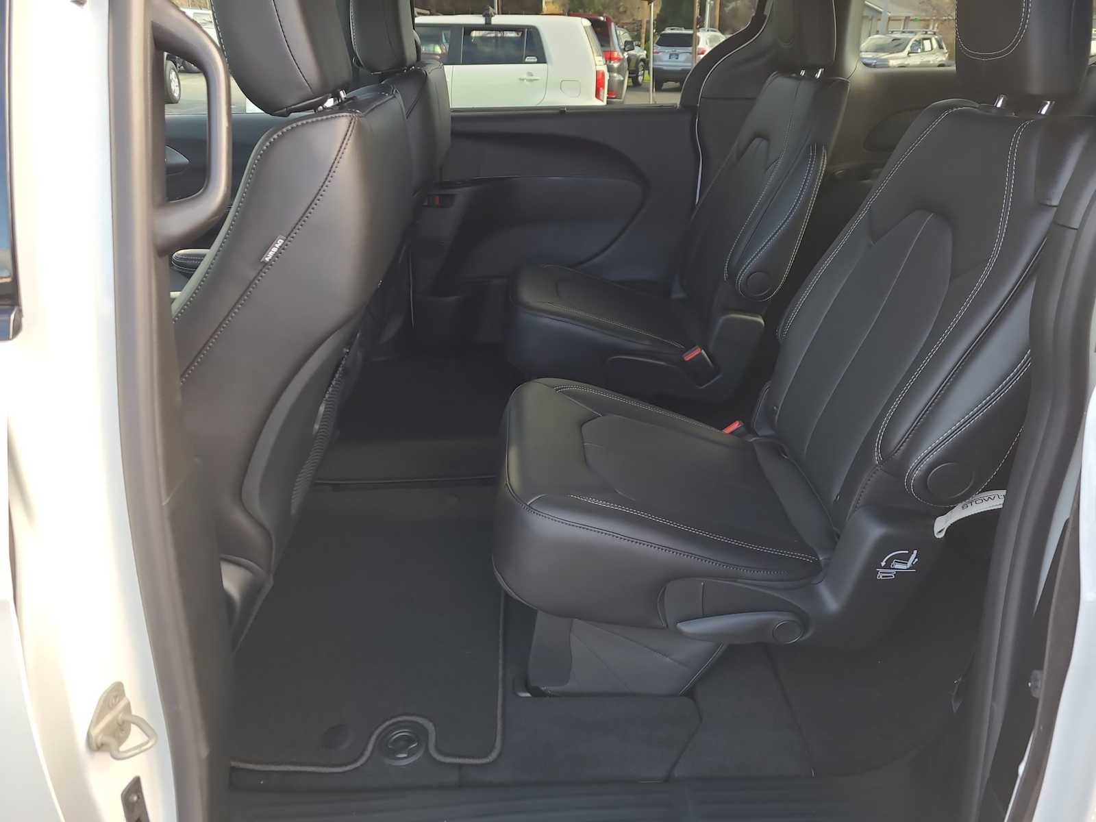 Thumbnail: 2026 Chrysler Pacifica - 21