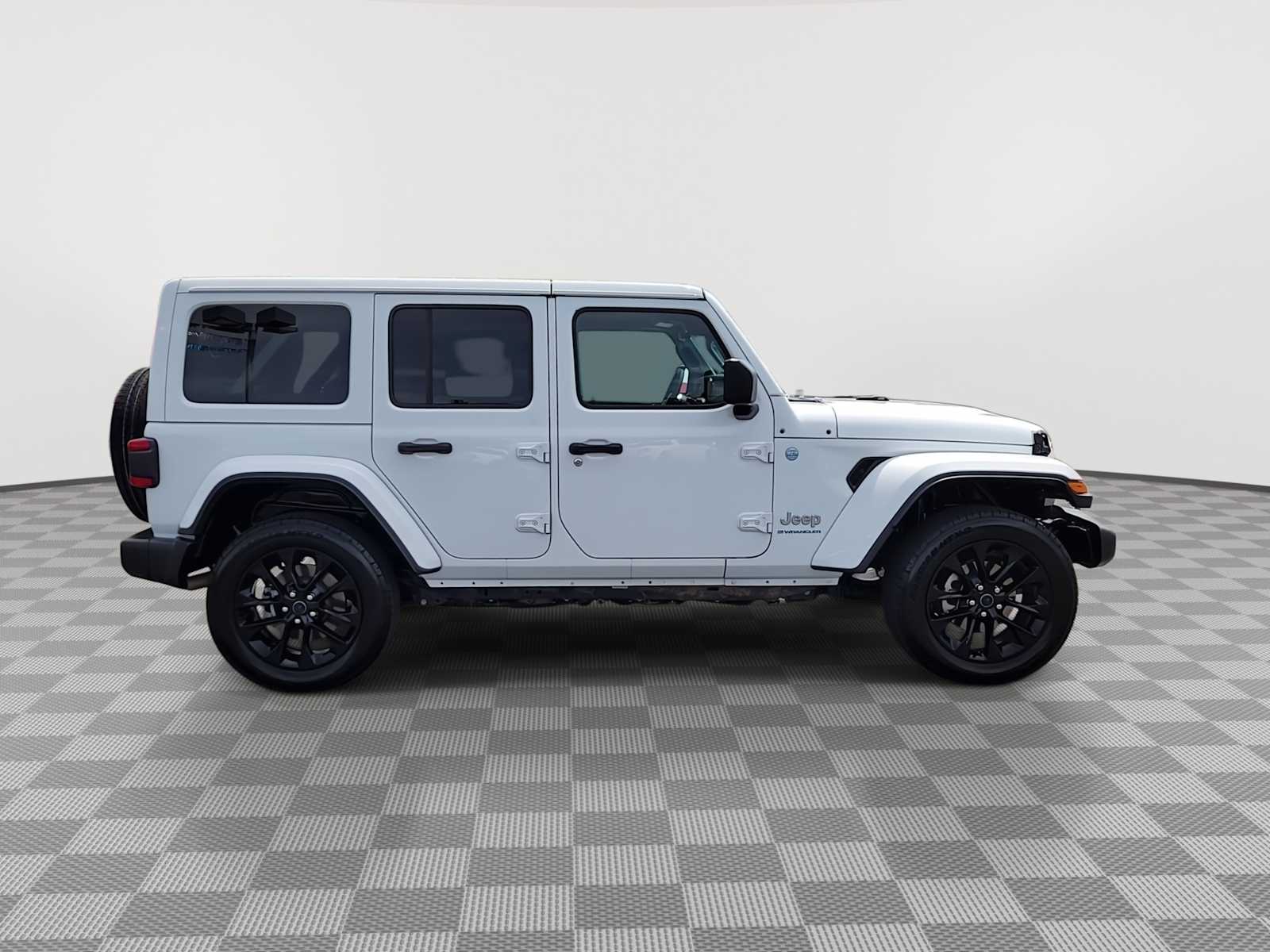 2024 Jeep Wrangler Sahara 9