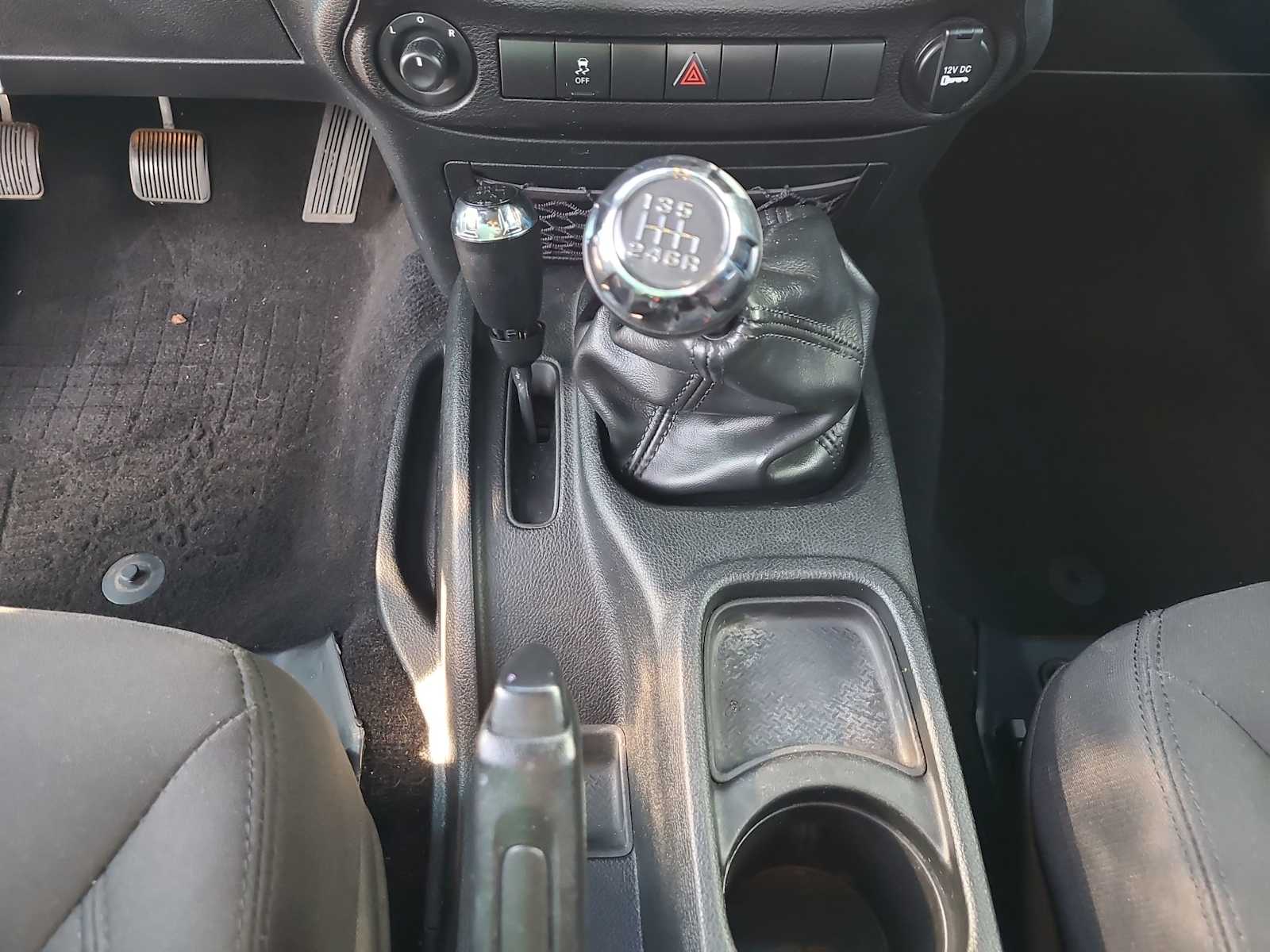 Thumbnail: 2017 Jeep Wrangler - 25