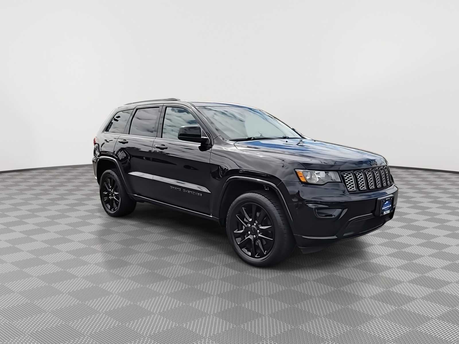 Thumbnail: 2017 Jeep Grand Cherokee - 2