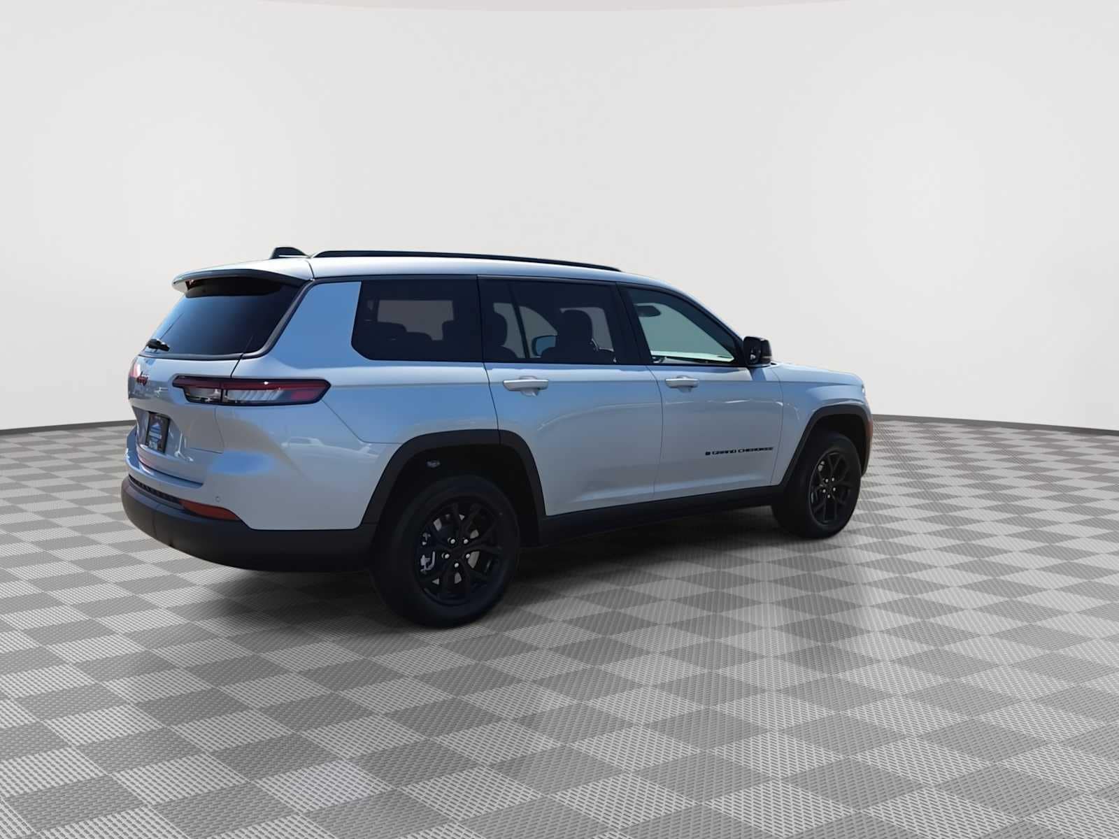 Thumbnail: 2026 Jeep Grand Cherokee - 8