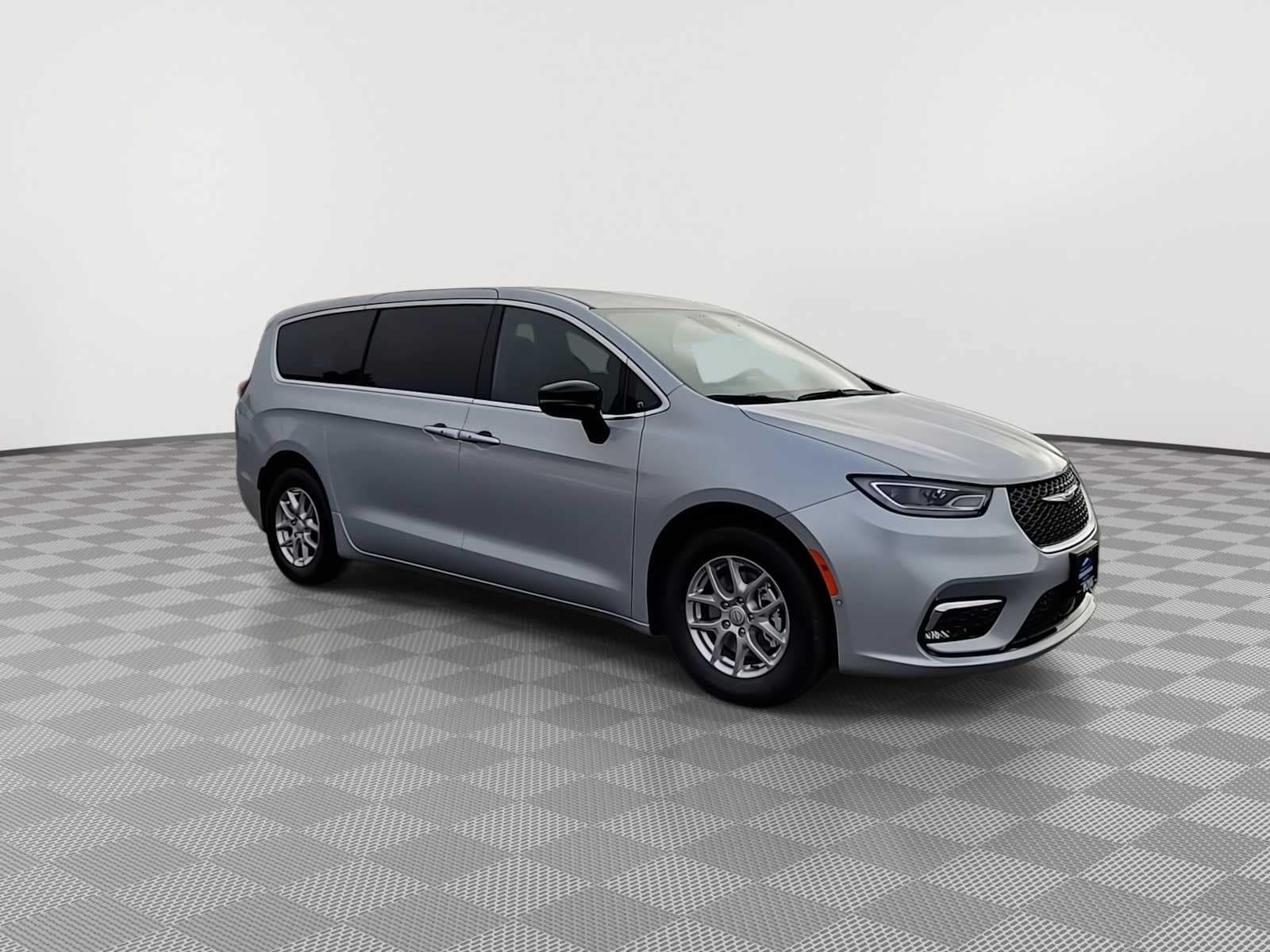 Thumbnail: 2026 Chrysler Pacifica - 2