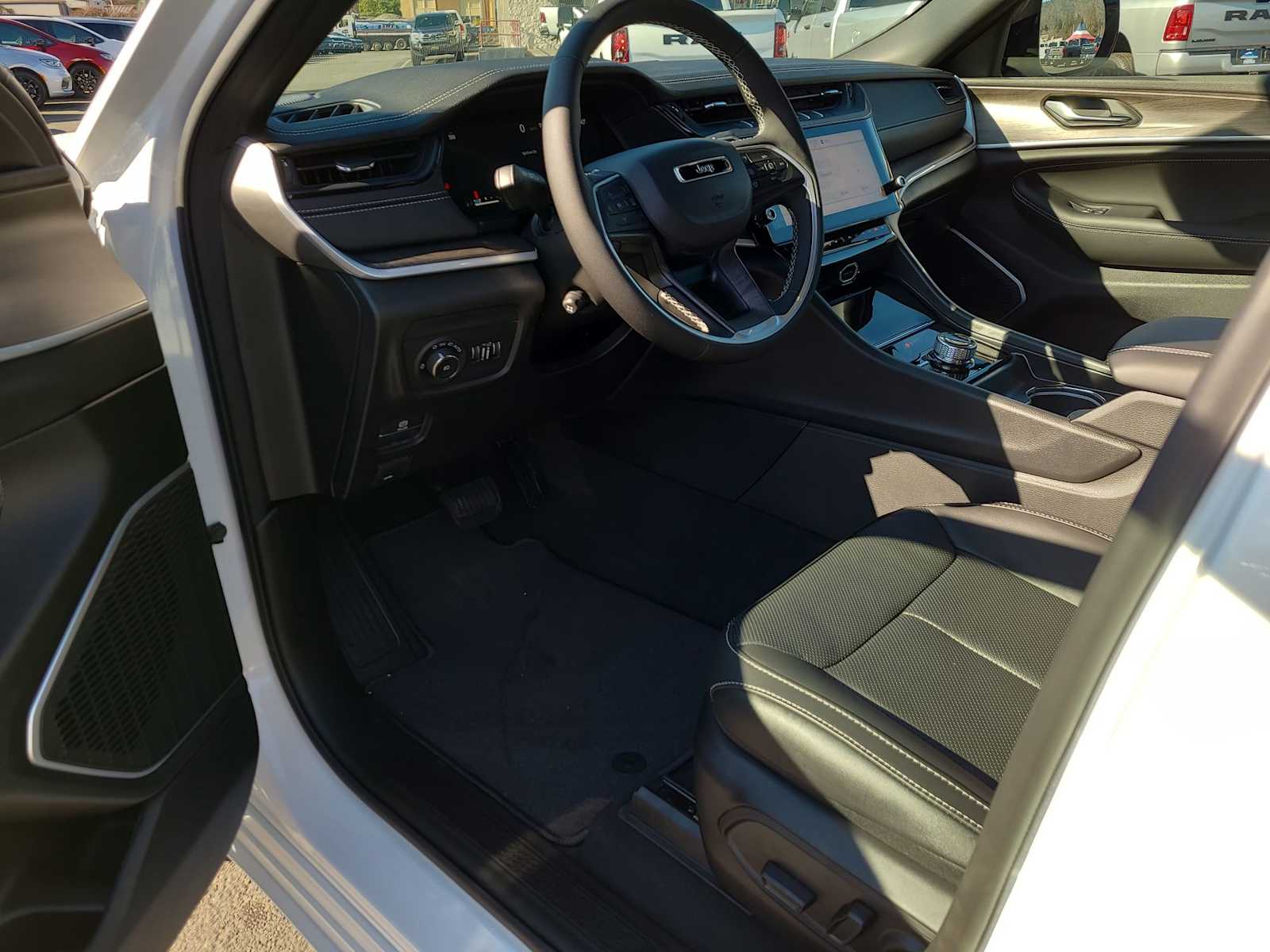Thumbnail: 2026 Jeep Grand Cherokee - 10
