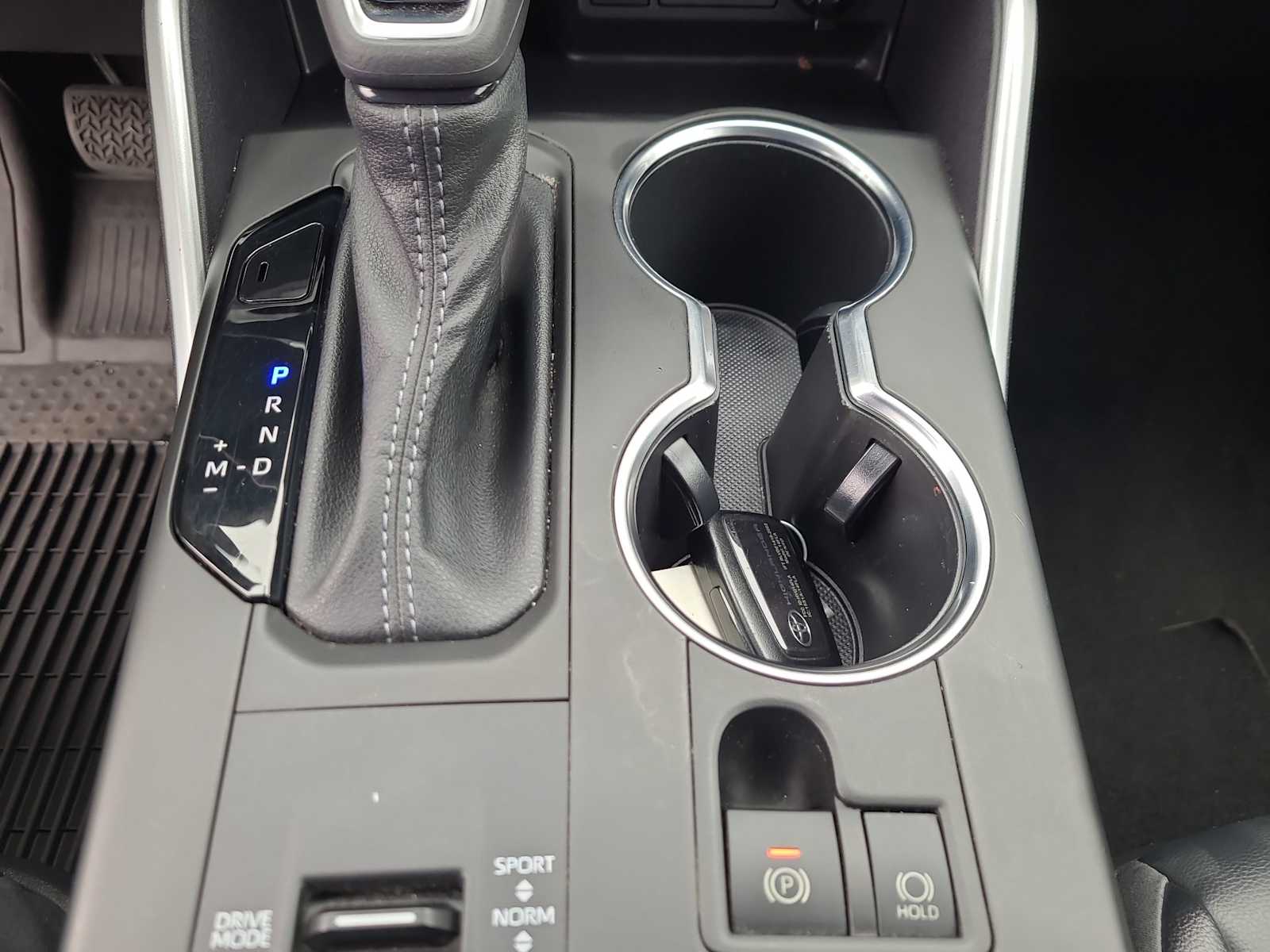 Thumbnail: 2022 Toyota Highlander - 25