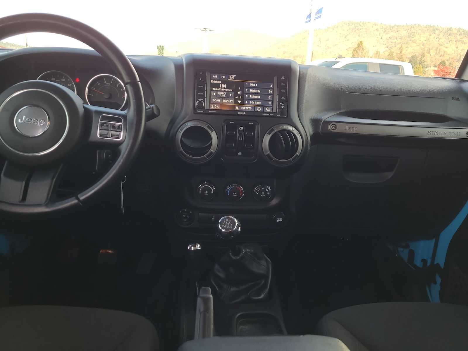 Thumbnail: 2017 Jeep Wrangler - 18