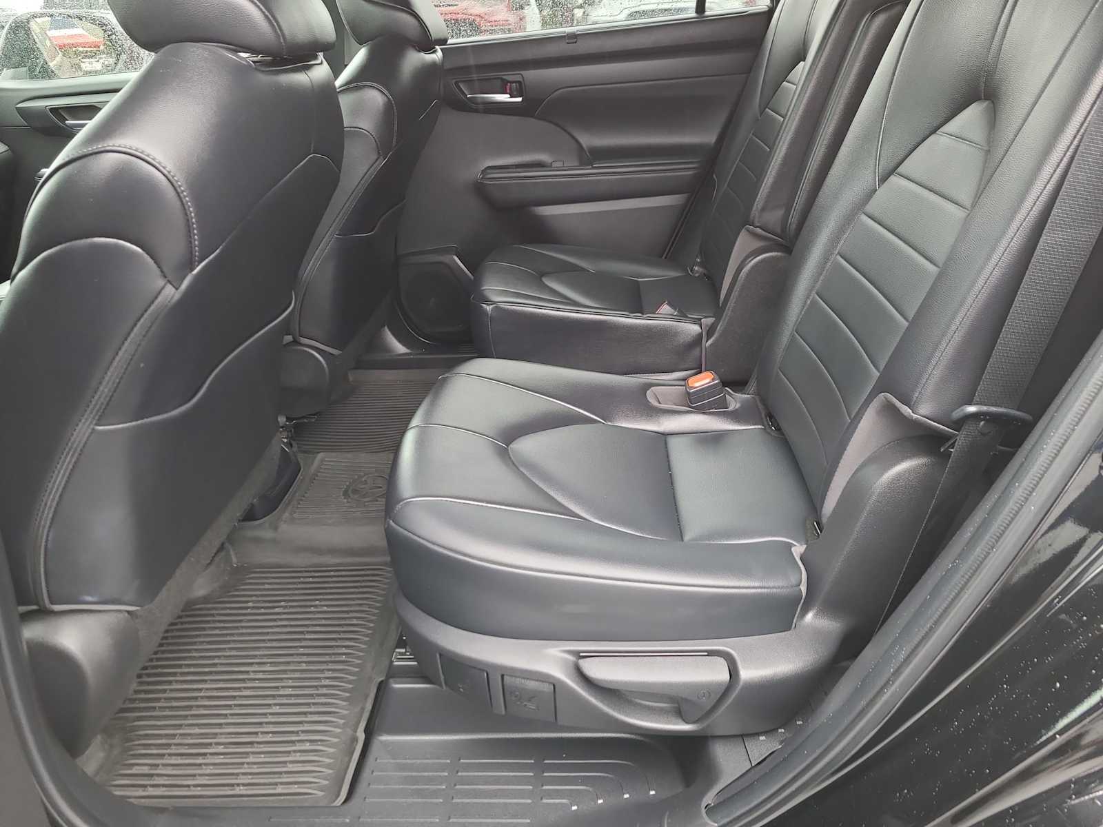 Thumbnail: 2022 Toyota Highlander - 21