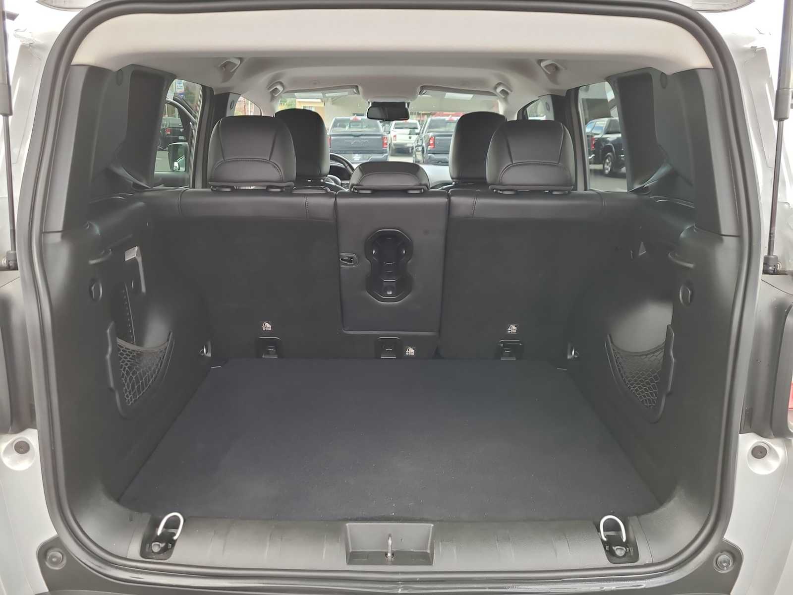 Thumbnail: 2020 Jeep Renegade - 27