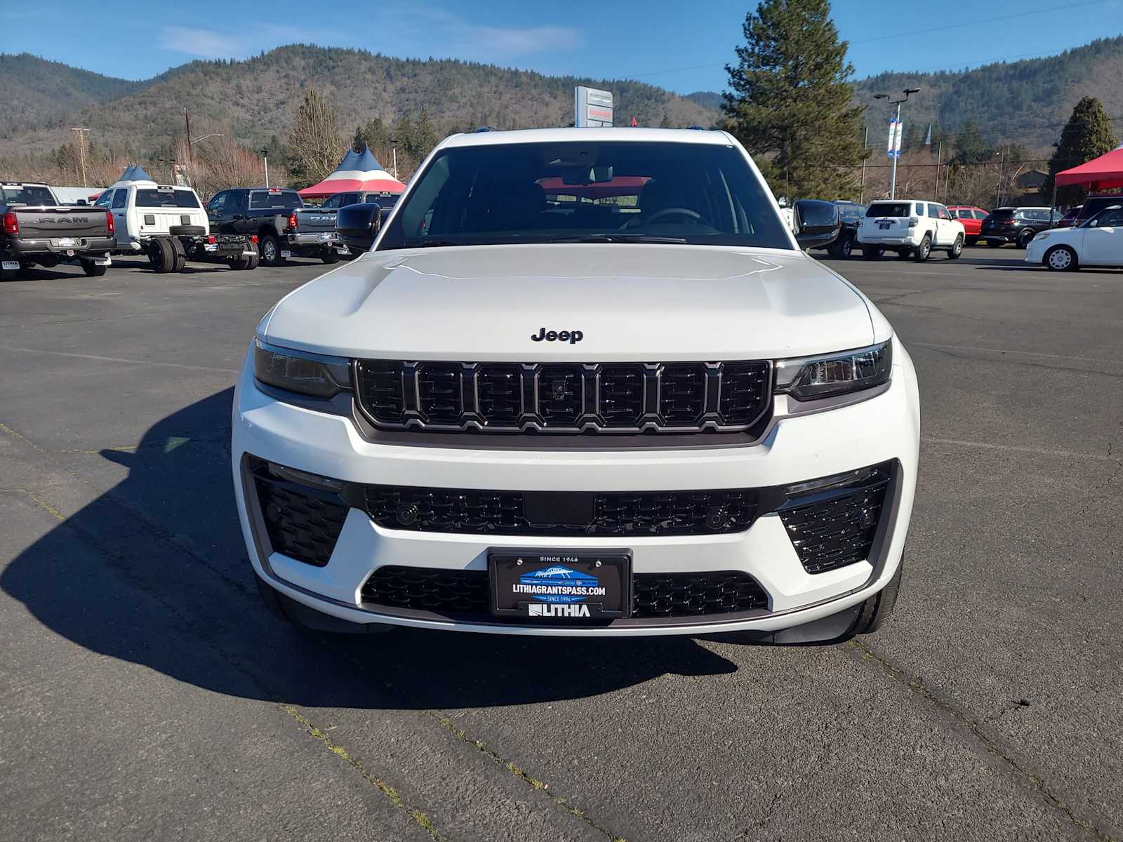 Thumbnail: 2026 Jeep Grand Cherokee - 14
