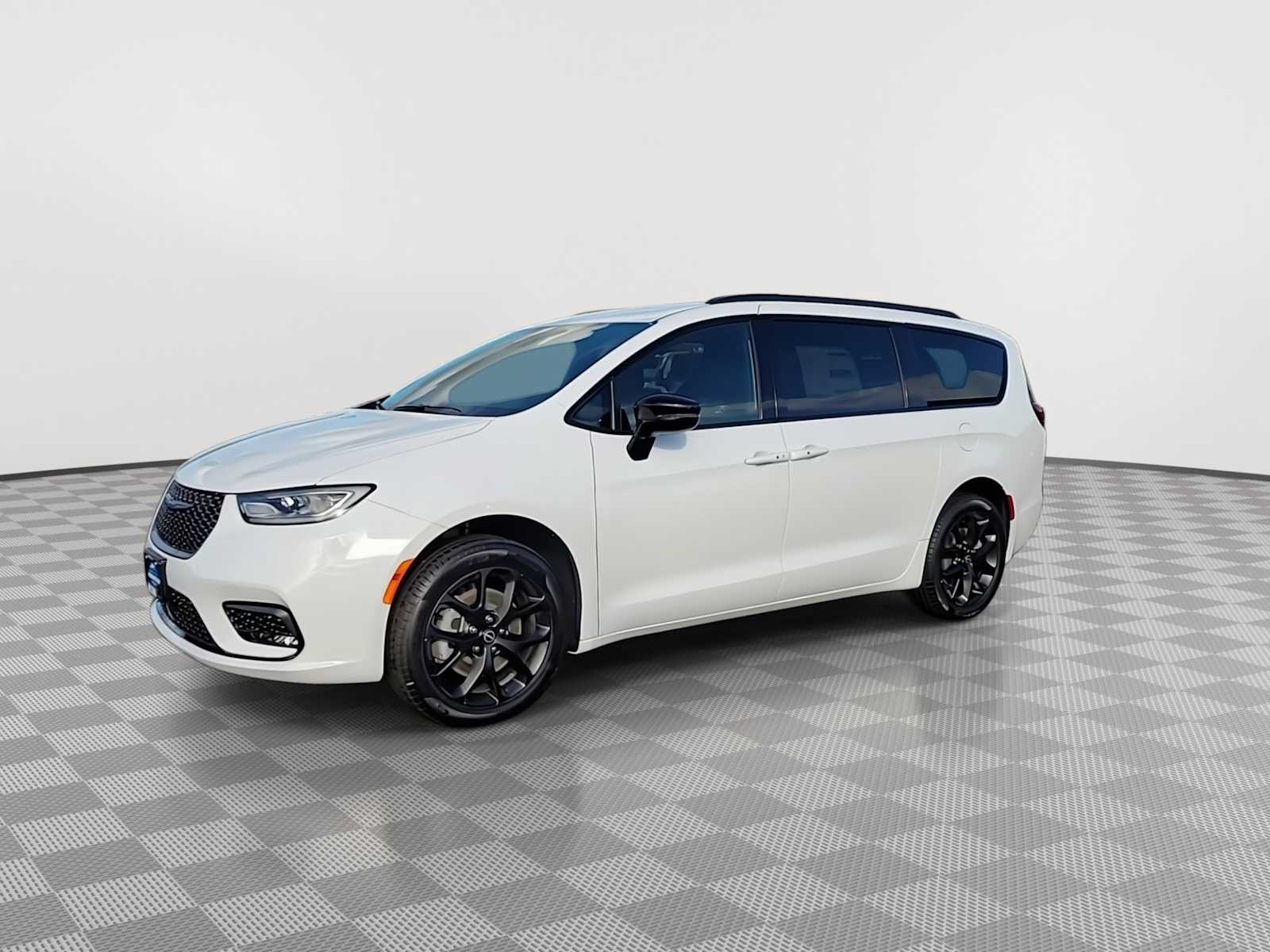 Thumbnail: 2026 Chrysler Pacifica - 4