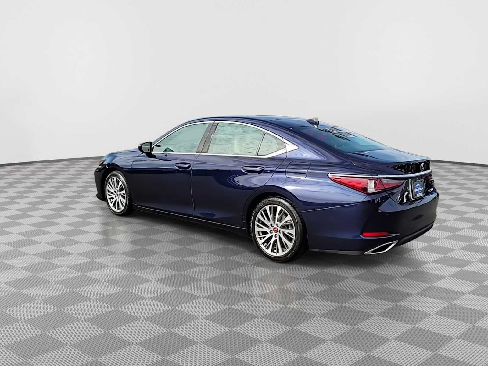 Thumbnail: 2019 Lexus ES - 6
