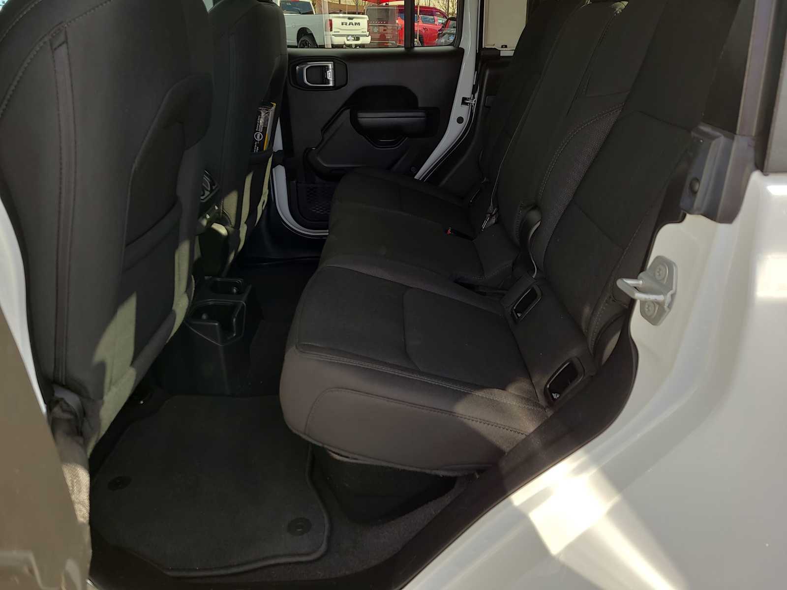 Thumbnail: 2021 Jeep Gladiator - 21