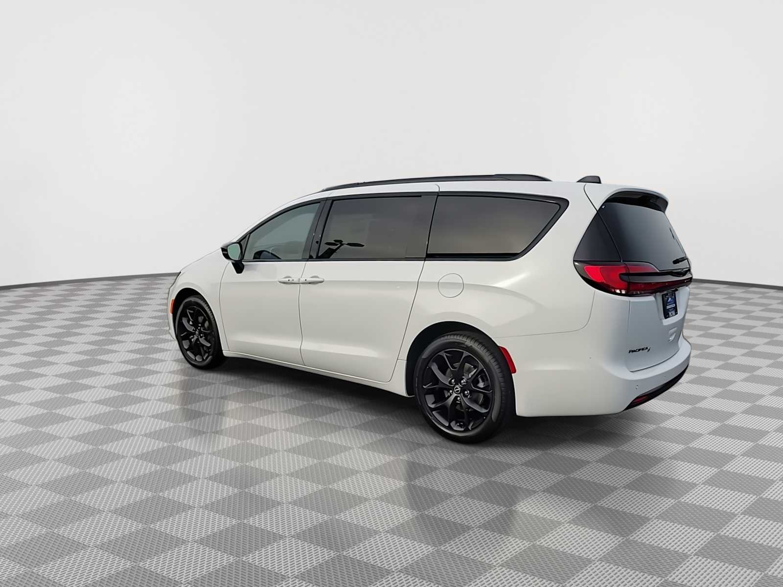 Thumbnail: 2026 Chrysler Pacifica - 6