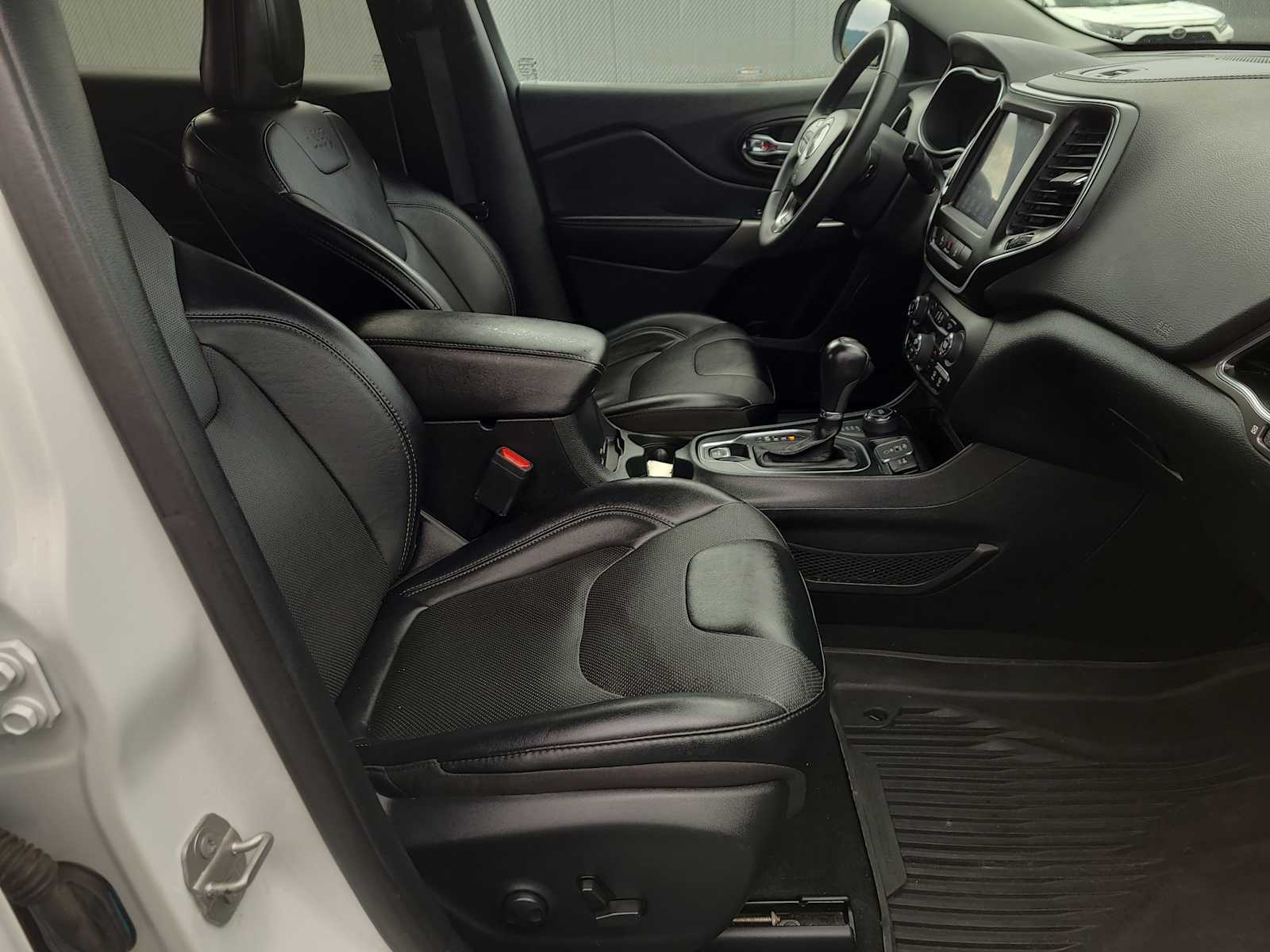 Thumbnail: 2022 Jeep Cherokee - 22