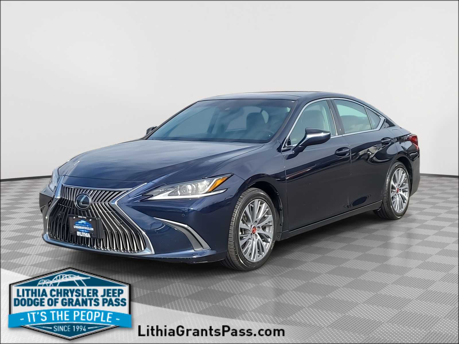 Thumbnail: 2019 Lexus ES - 1