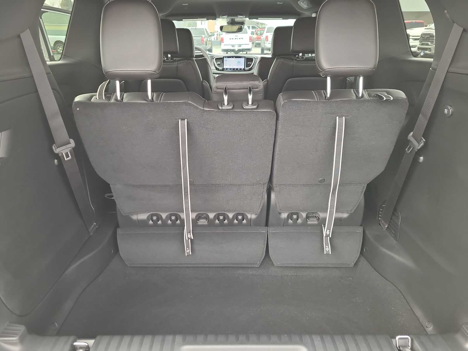 Thumbnail: 2026 Chrysler Pacifica - 27