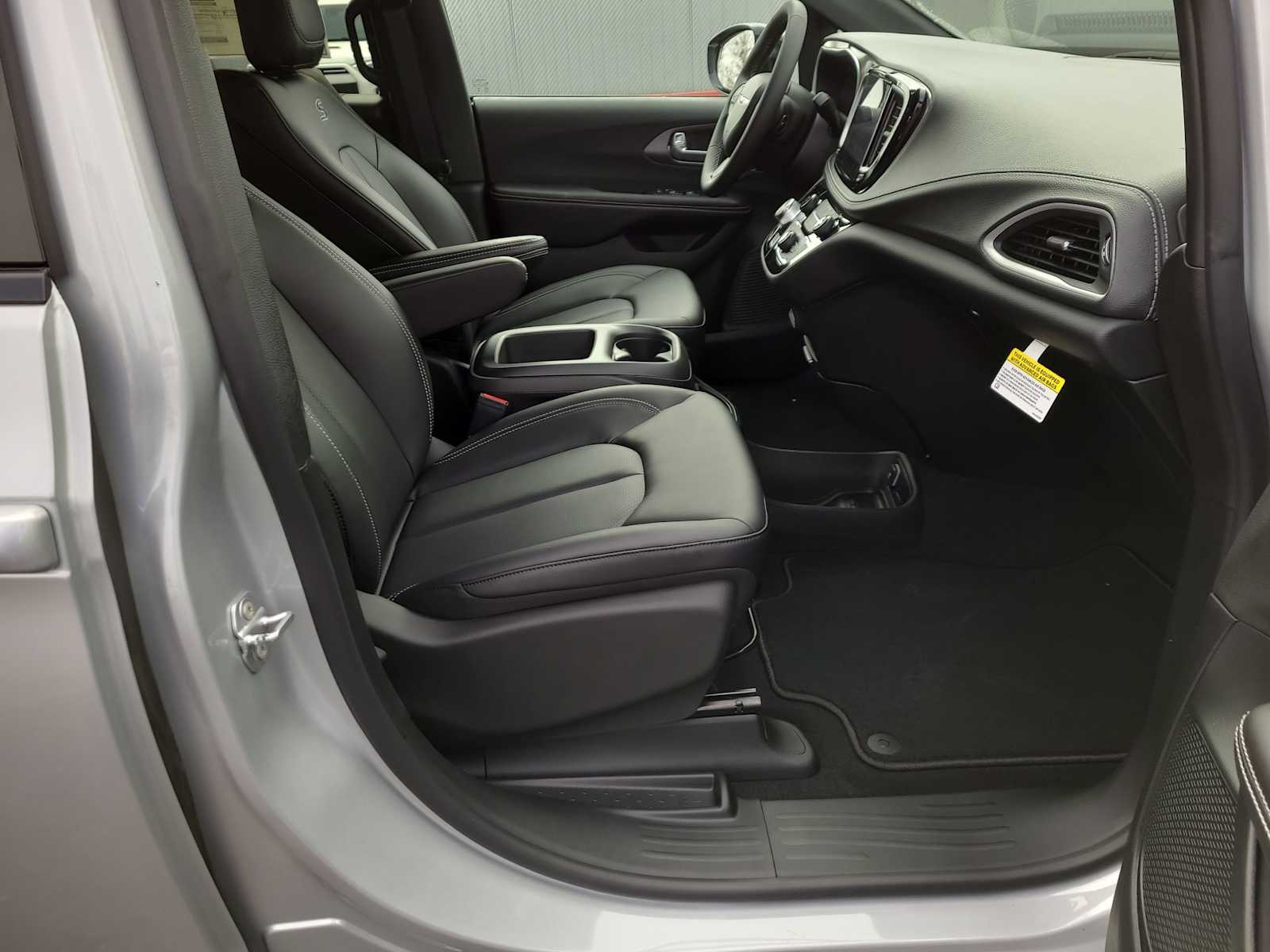 Thumbnail: 2026 Chrysler Pacifica - 22