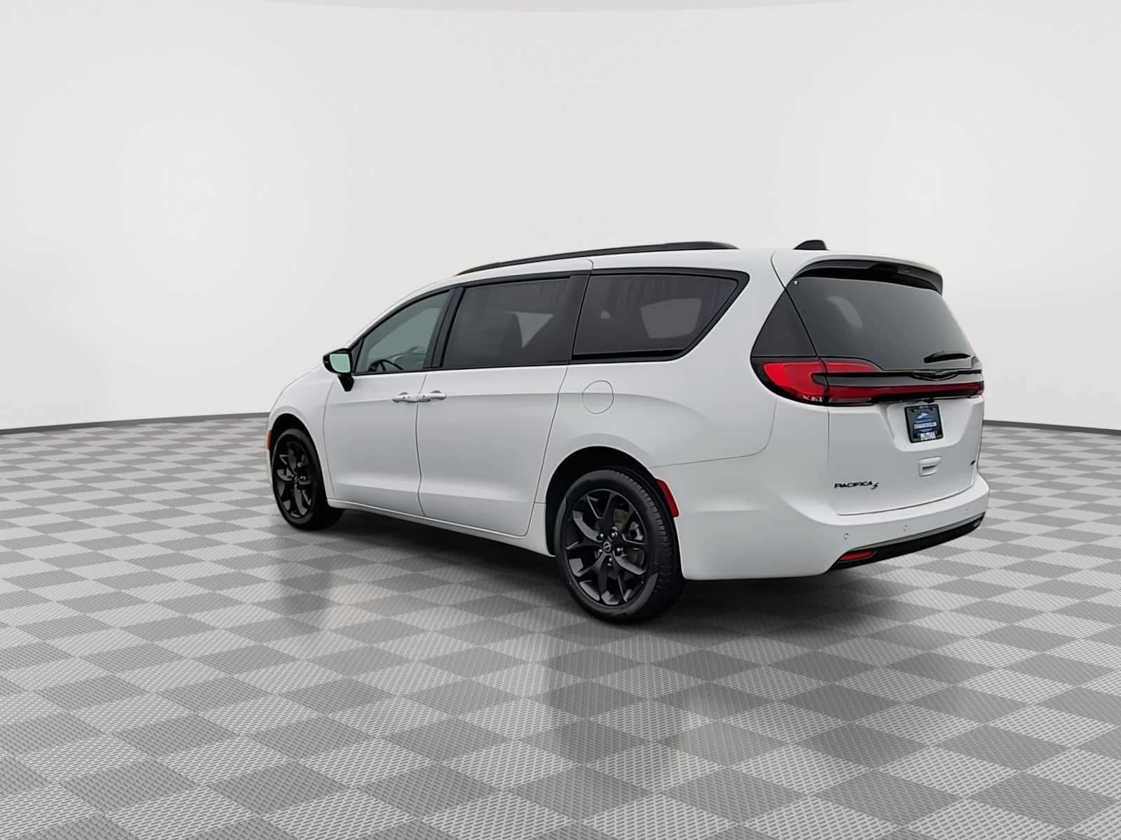 Thumbnail: 2026 Chrysler Pacifica - 6