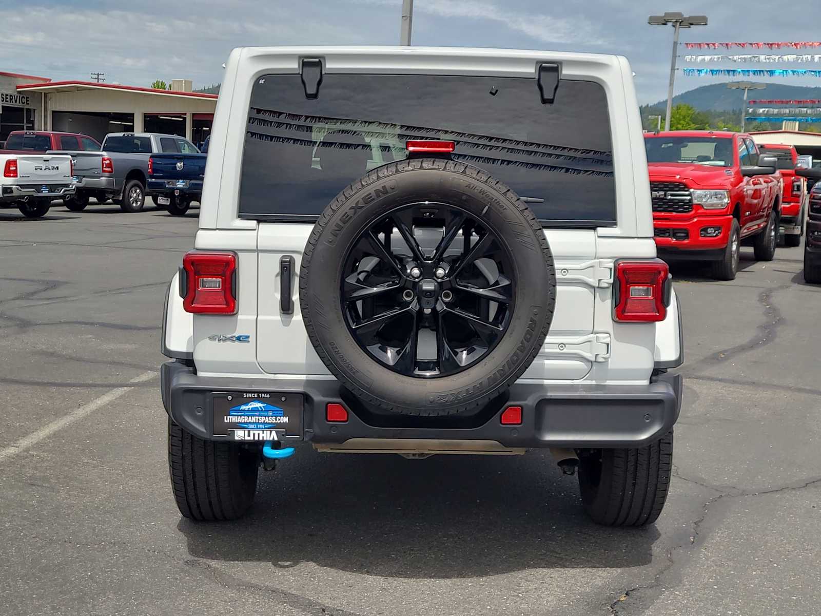 2024 Jeep Wrangler Sahara 13