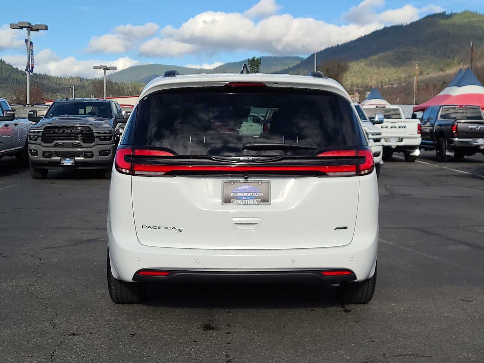 Thumbnail: 2026 Chrysler Pacifica - 13