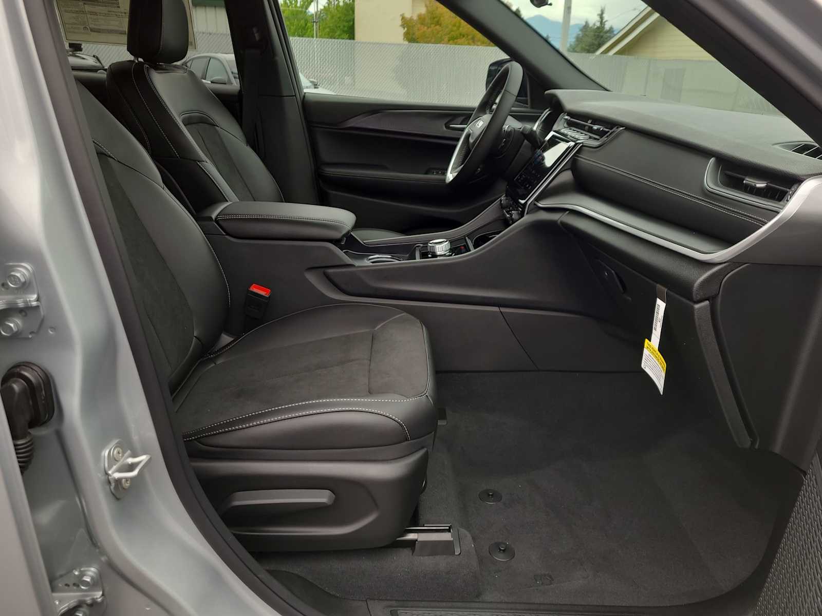 Thumbnail: 2025 Jeep Grand Cherokee - 22