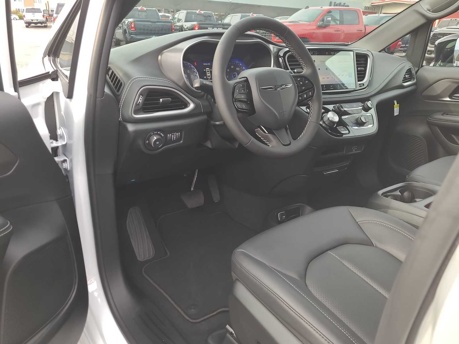 Thumbnail: 2026 Chrysler Pacifica - 10