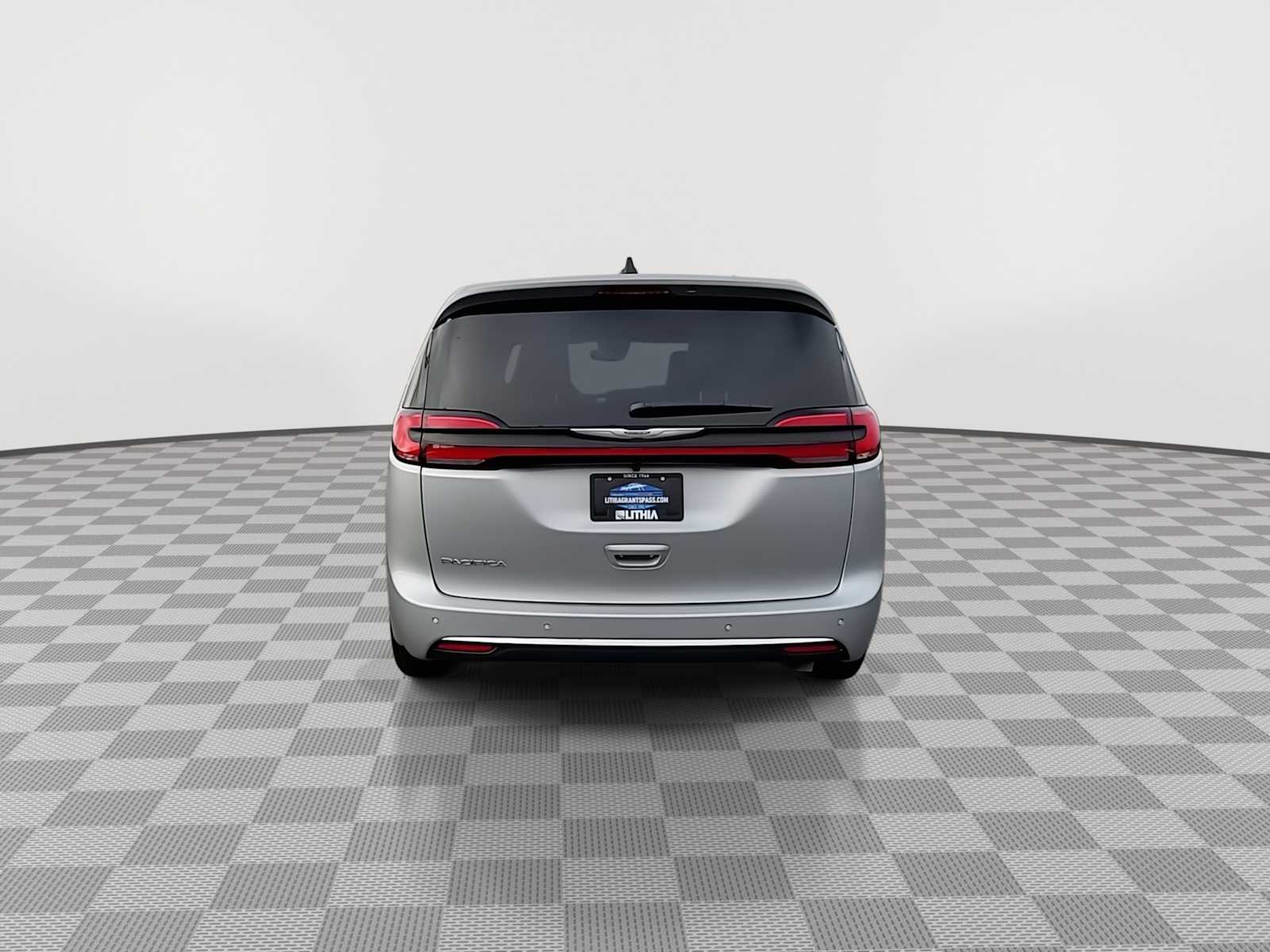 Thumbnail: 2026 Chrysler Pacifica - 7