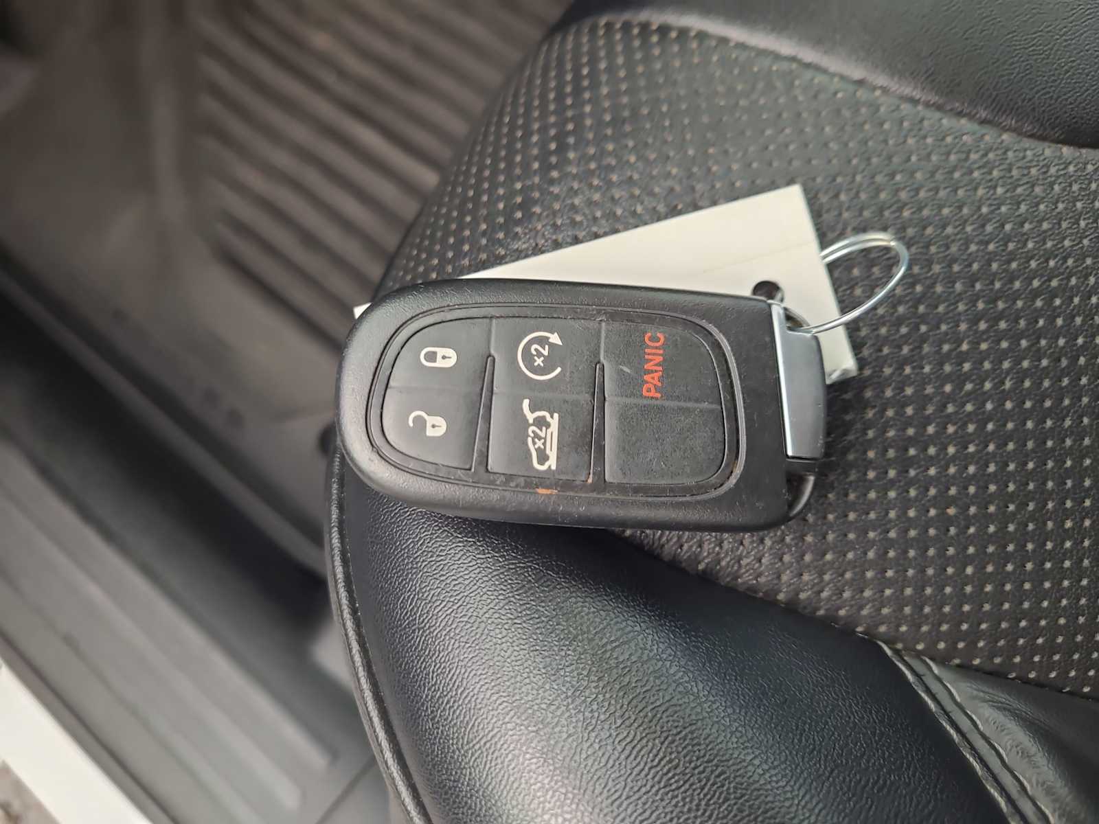 Thumbnail: 2022 Jeep Cherokee - 28