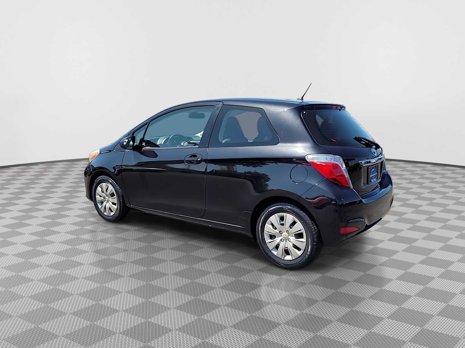 2014 Toyota Yaris L 6