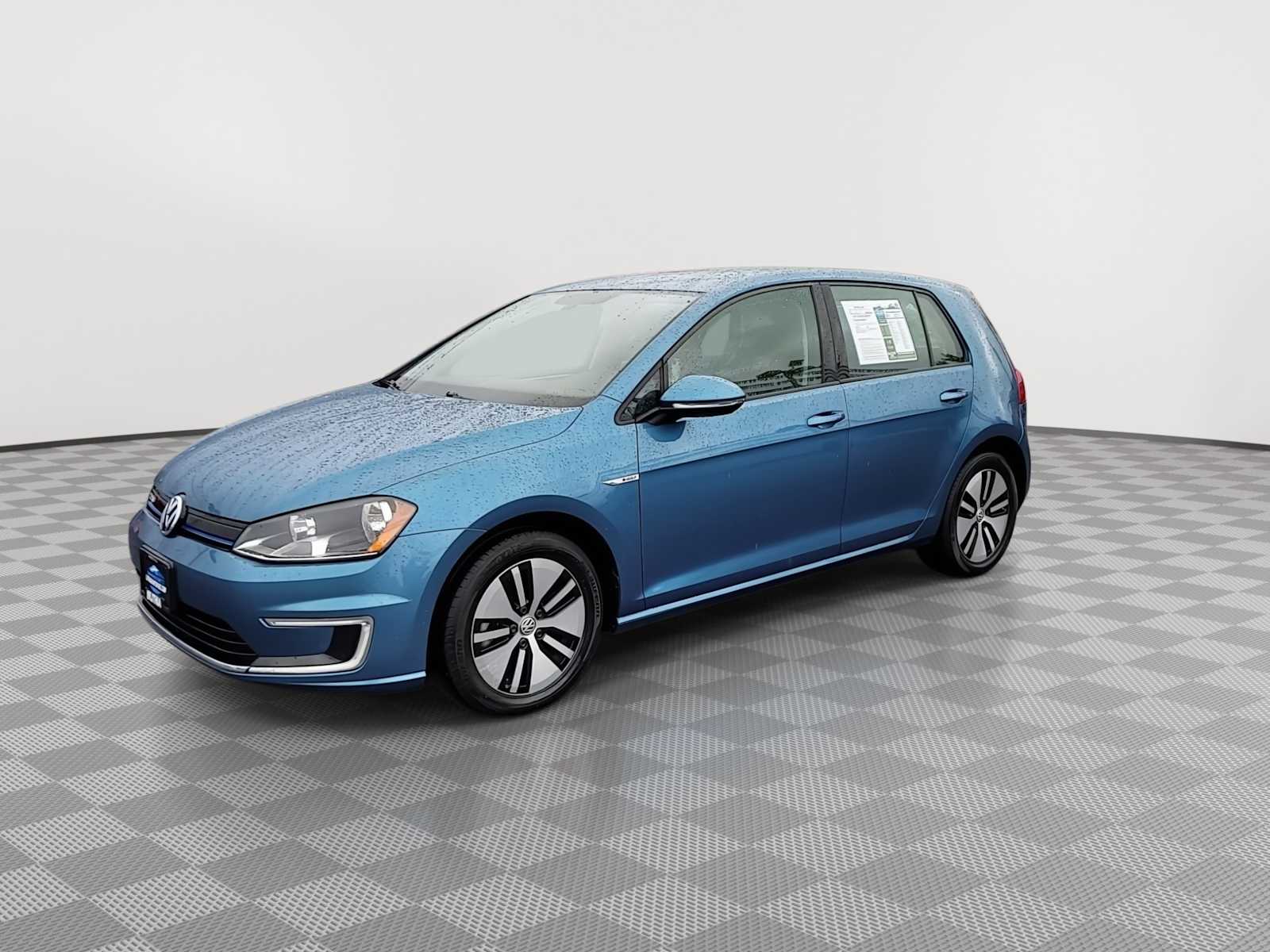 Thumbnail: 2016 Volkswagen e-Golf - 4