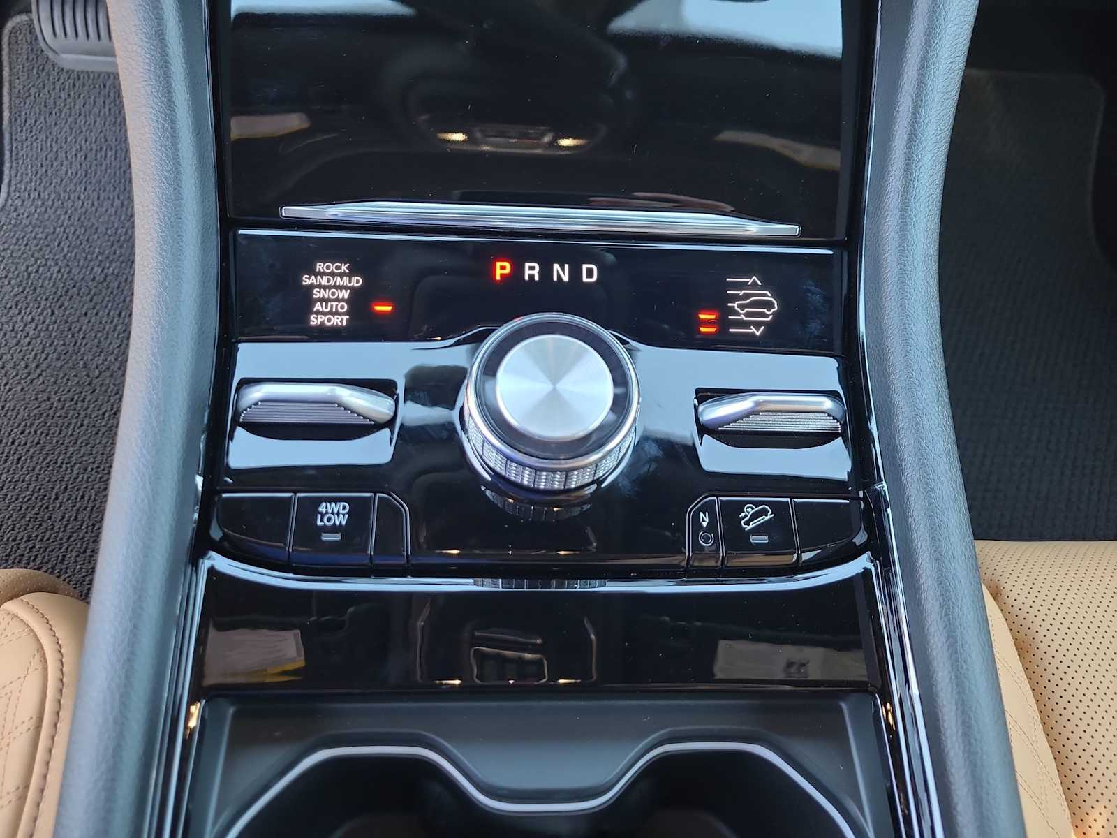 Thumbnail: 2025 Jeep Grand Cherokee - 25