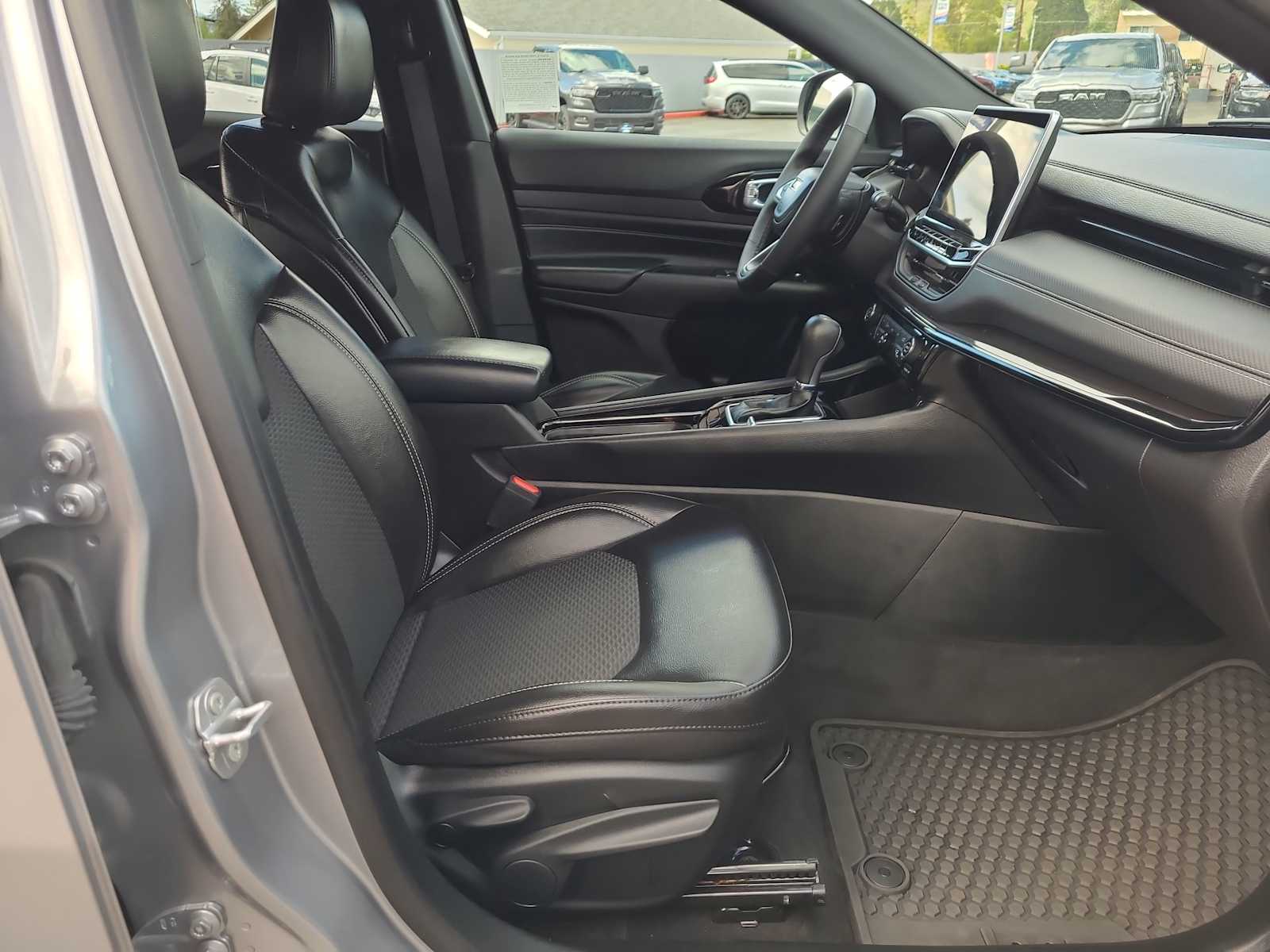 Thumbnail: 2023 Jeep Compass - 22