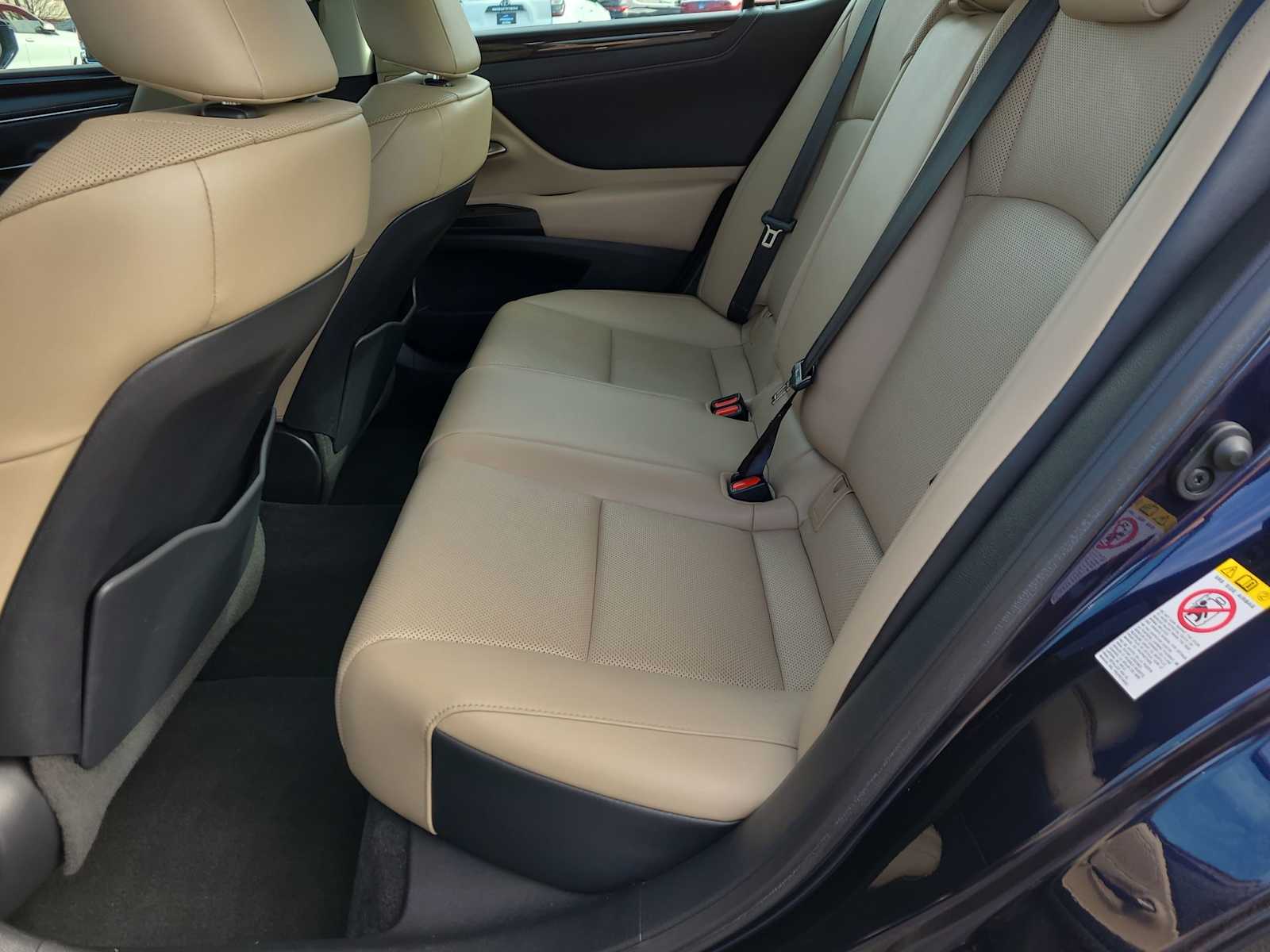 Thumbnail: 2019 Lexus ES - 21