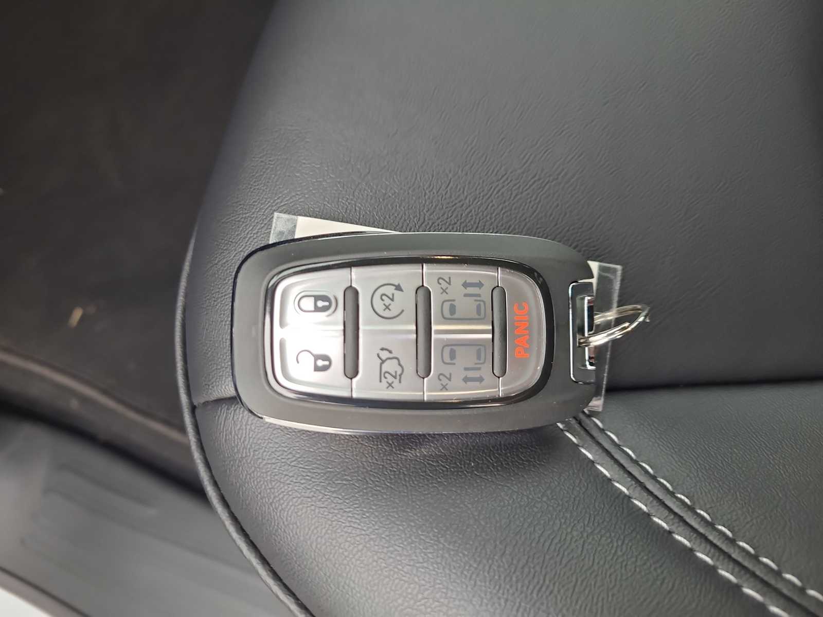 Thumbnail: 2026 Chrysler Pacifica - 28