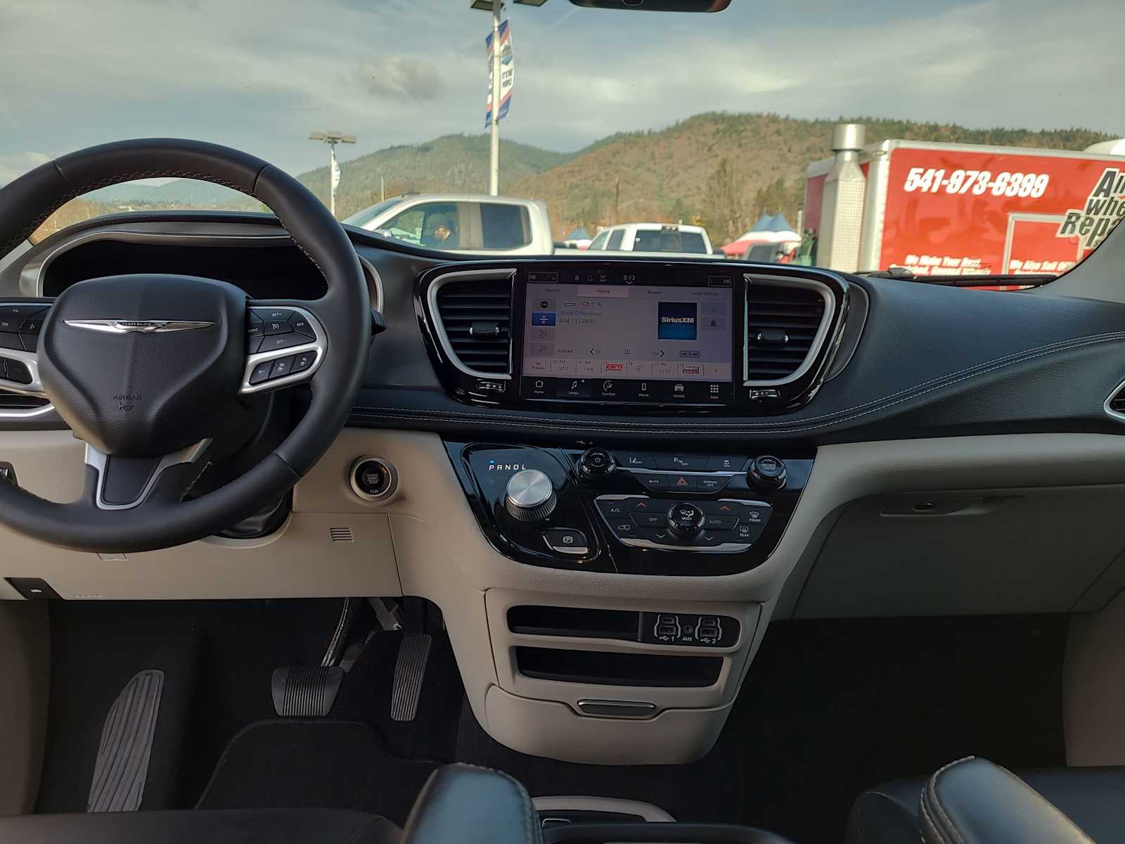 Thumbnail: 2023 Chrysler Pacifica - 18