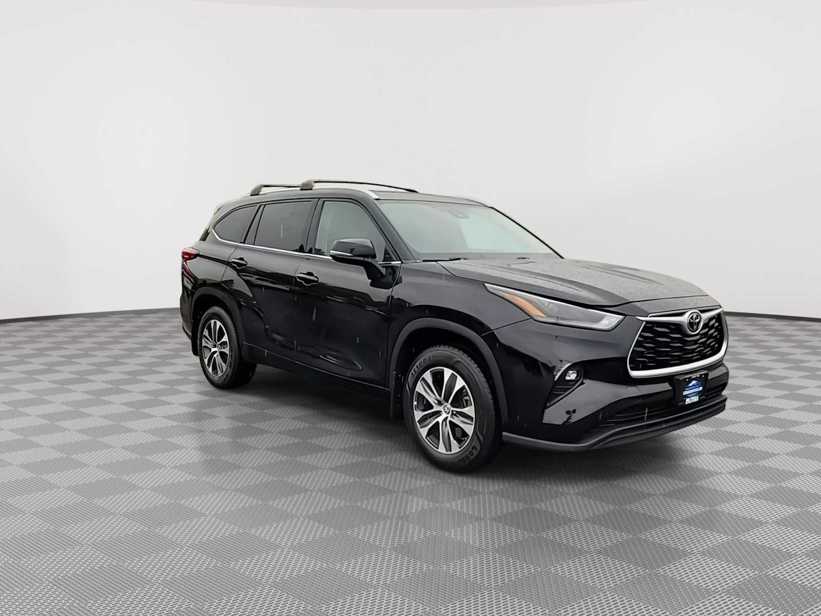 Thumbnail: 2022 Toyota Highlander - 2