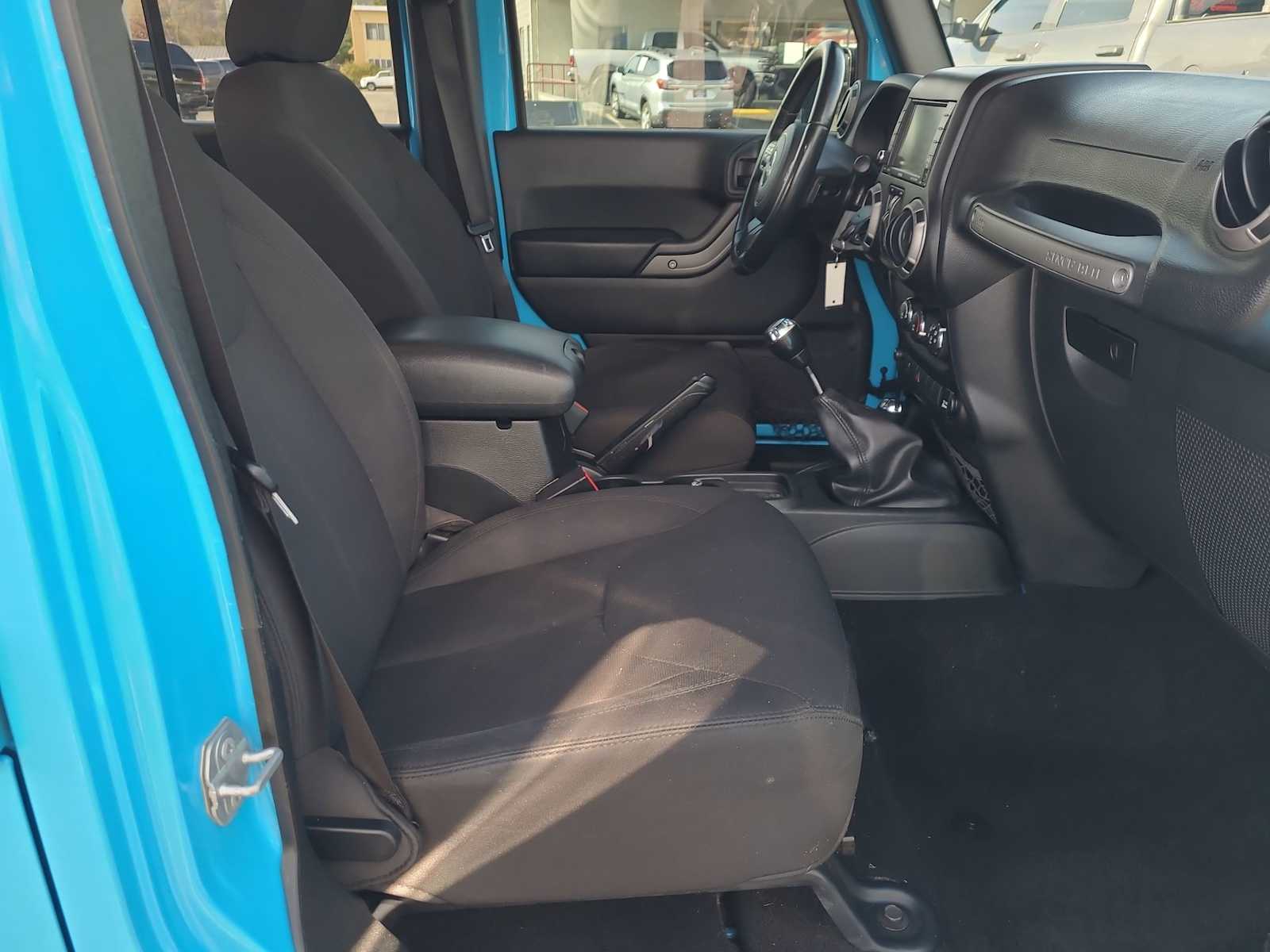 Thumbnail: 2017 Jeep Wrangler - 22