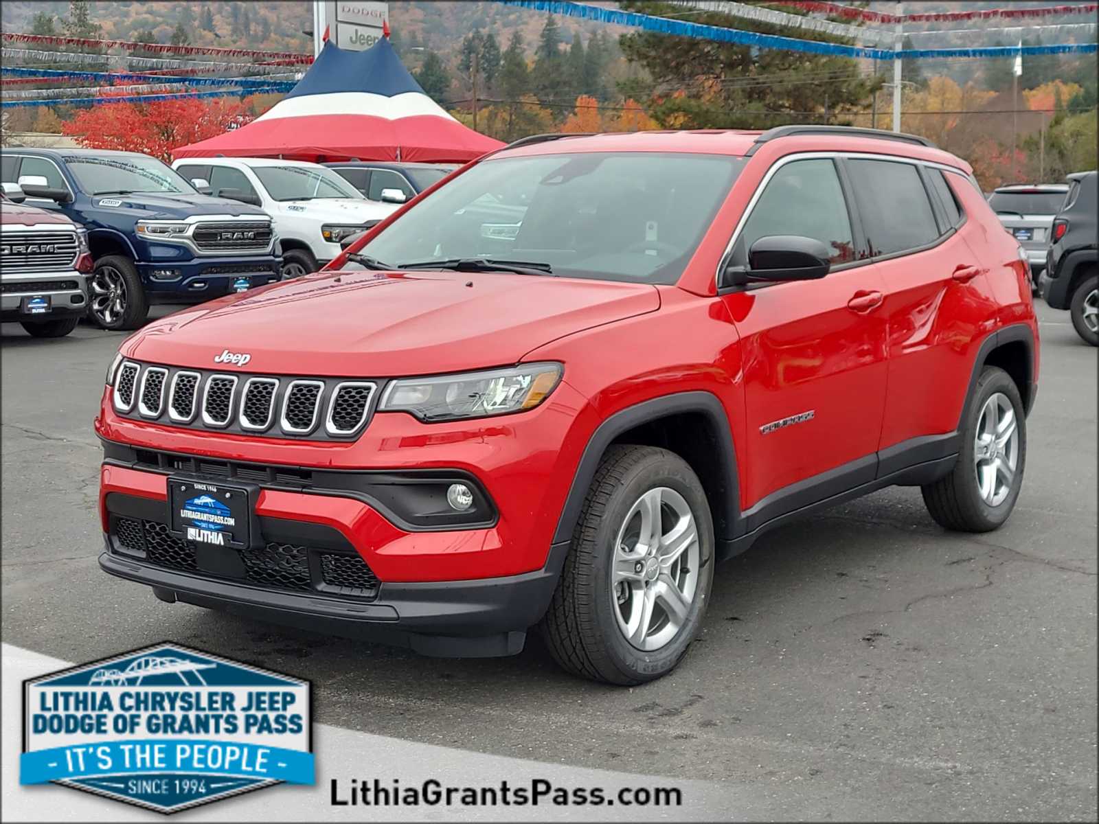 2024 Jeep Compass LATITUDE 4X4 Sport Utility PRM Redline Pearl Coat For  Sale in Grants Pass, OR