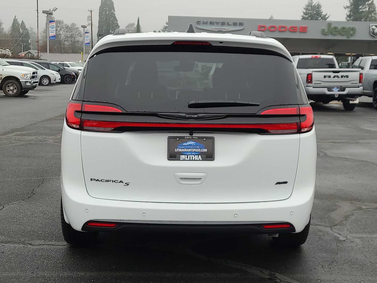 Thumbnail: 2026 Chrysler Pacifica - 13